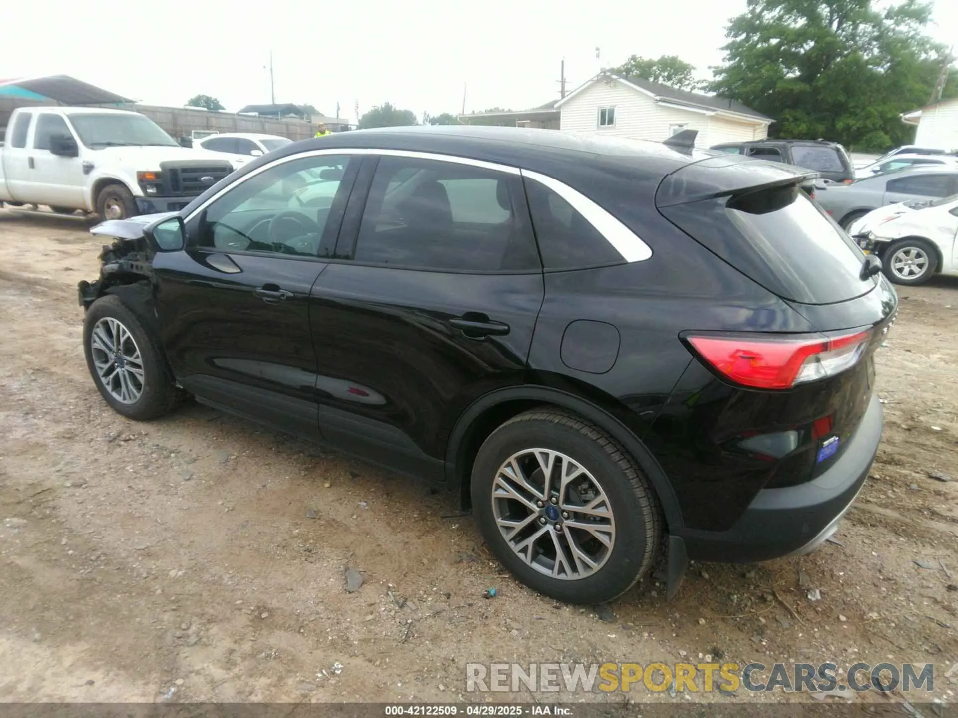 3 fotografías del automóvil dañado 1FMCU0CZ5NUB47048 FORD ESCAPE 2022
