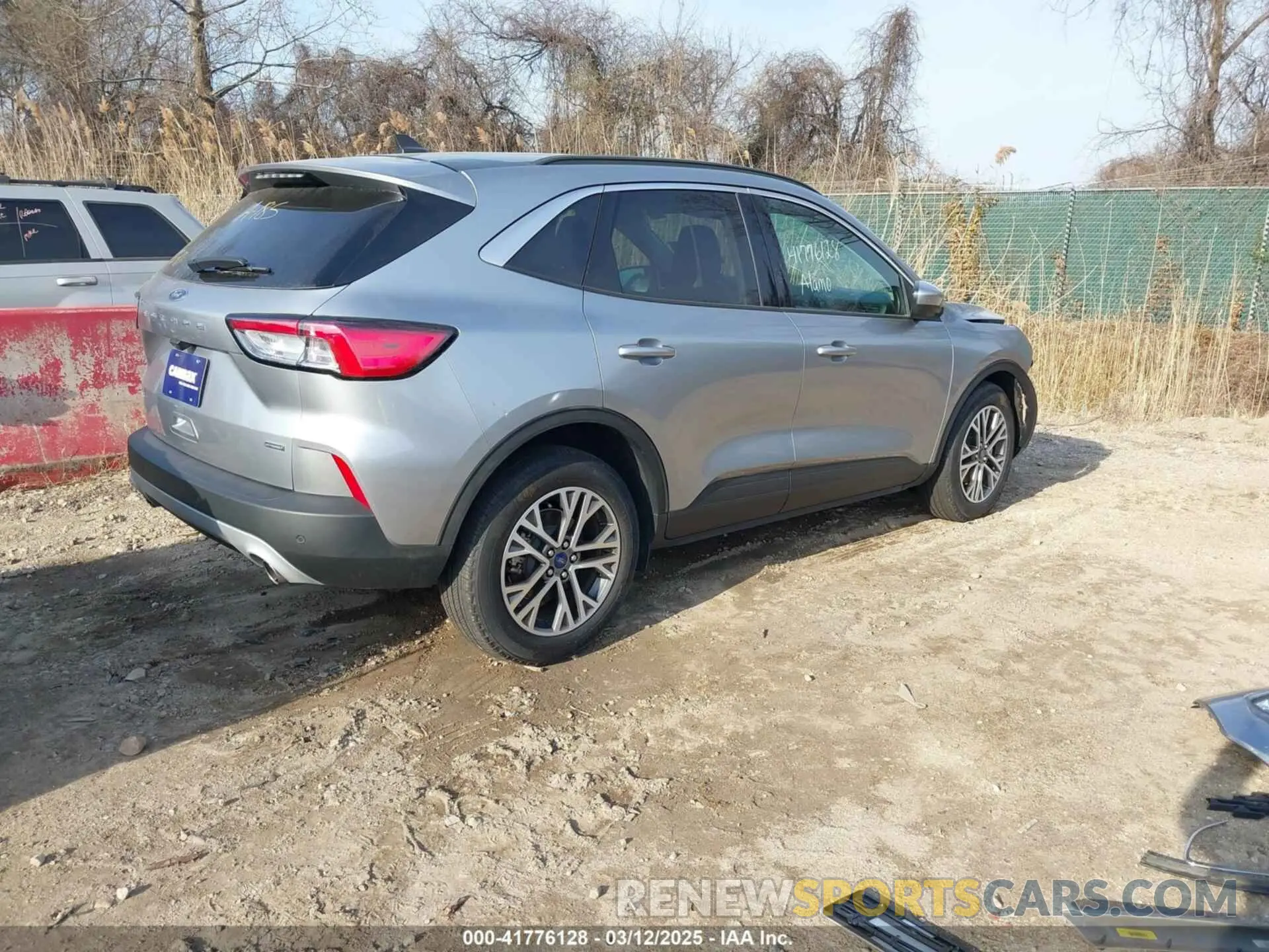 4 fotografías del automóvil dañado 1FMCU0CZXNUA97120 FORD ESCAPE 2022