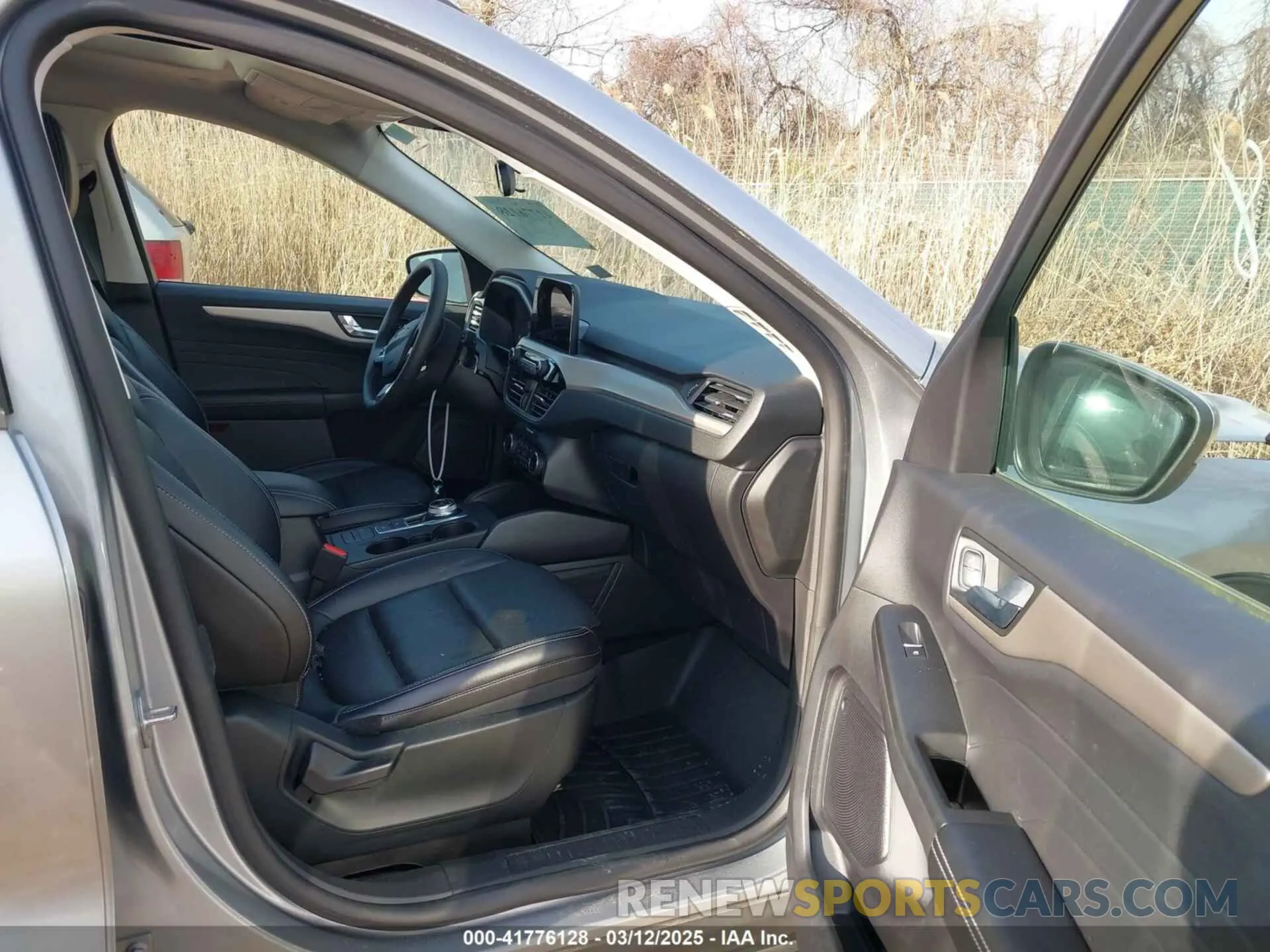 5 fotografías del automóvil dañado 1FMCU0CZXNUA97120 FORD ESCAPE 2022