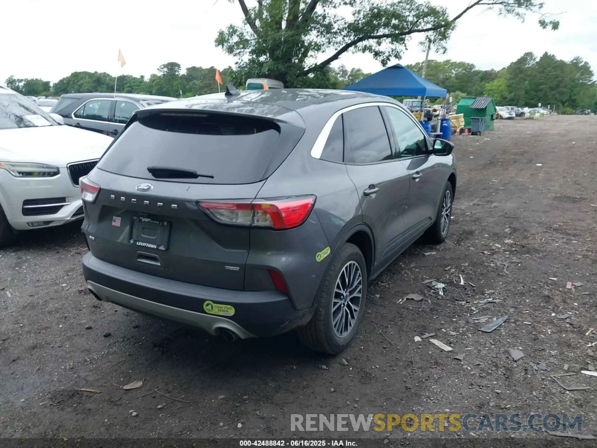 4 fotografías del automóvil dañado 1FMCU0EZ7NUA24543 FORD ESCAPE 2022