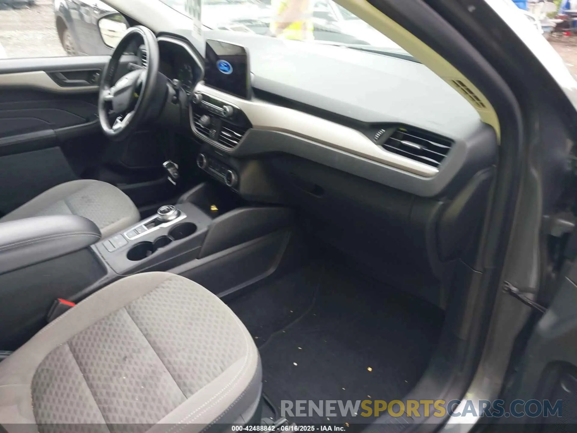 5 fotografías del automóvil dañado 1FMCU0EZ7NUA24543 FORD ESCAPE 2022