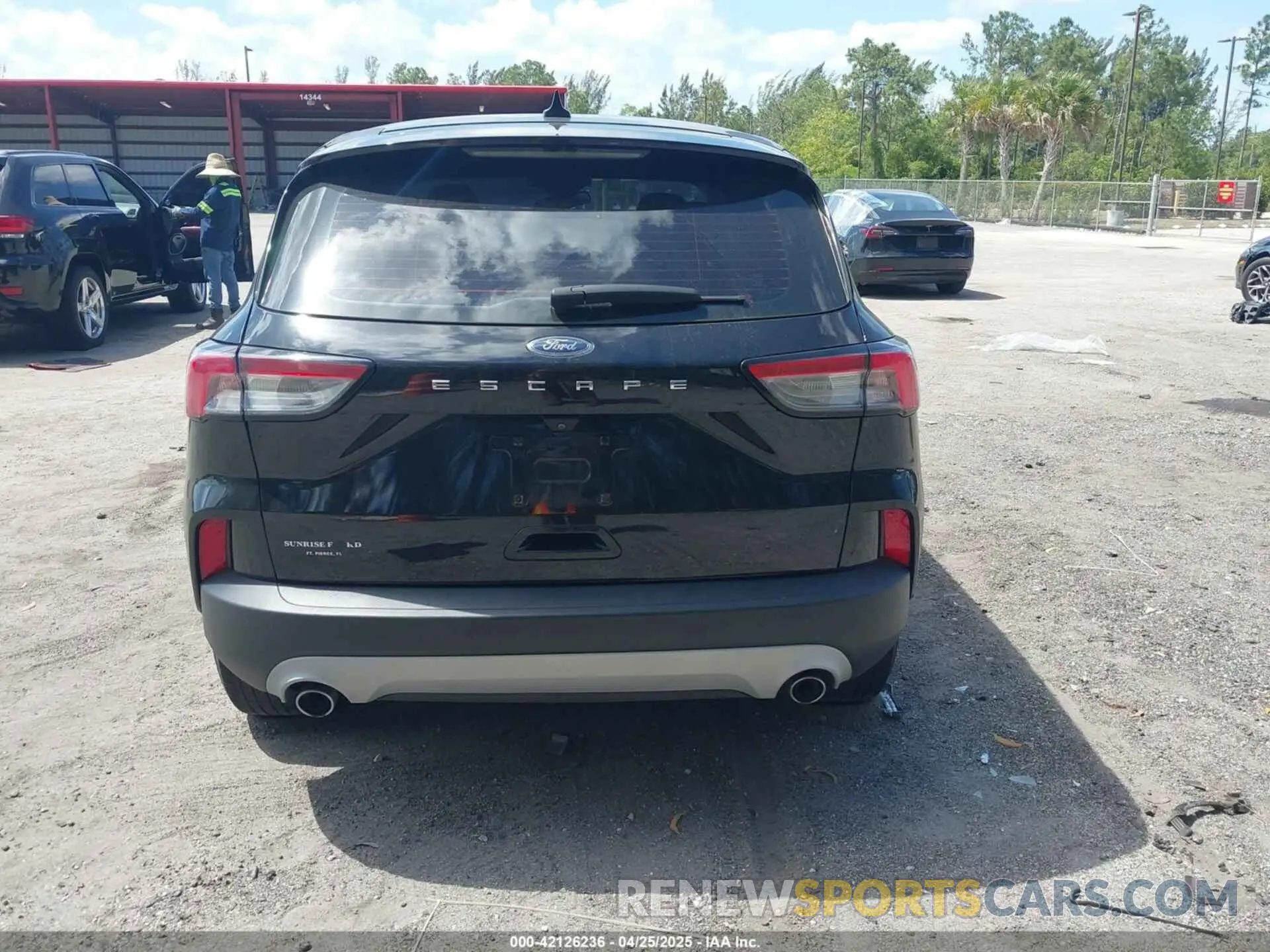 16 fotografías del automóvil dañado 1FMCU0F63NUB70636 FORD ESCAPE 2022