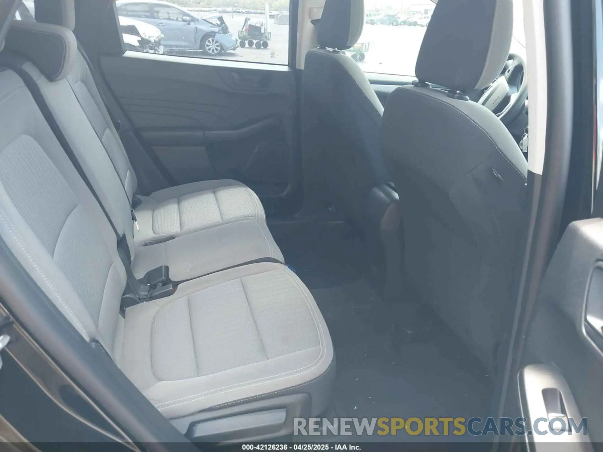 8 fotografías del automóvil dañado 1FMCU0F63NUB70636 FORD ESCAPE 2022