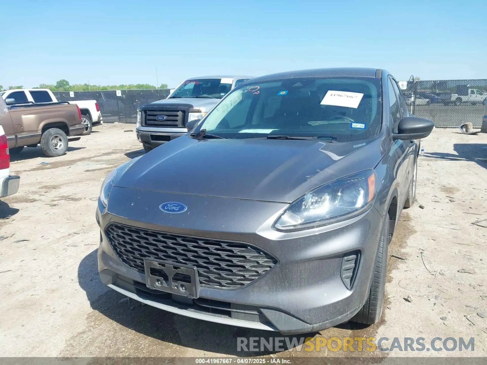 2 fotografías del automóvil dañado 1FMCU0F66NUA05518 FORD ESCAPE 2022