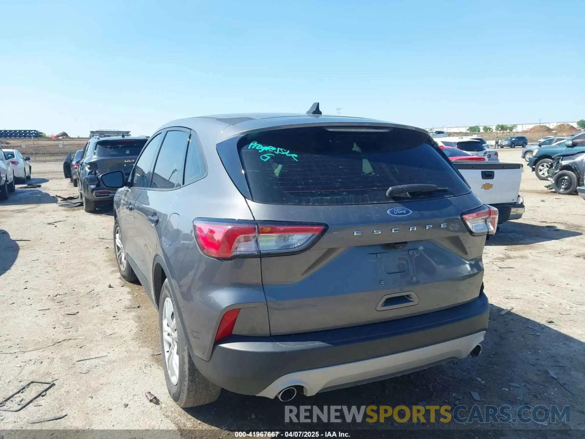 3 fotografías del automóvil dañado 1FMCU0F66NUA05518 FORD ESCAPE 2022