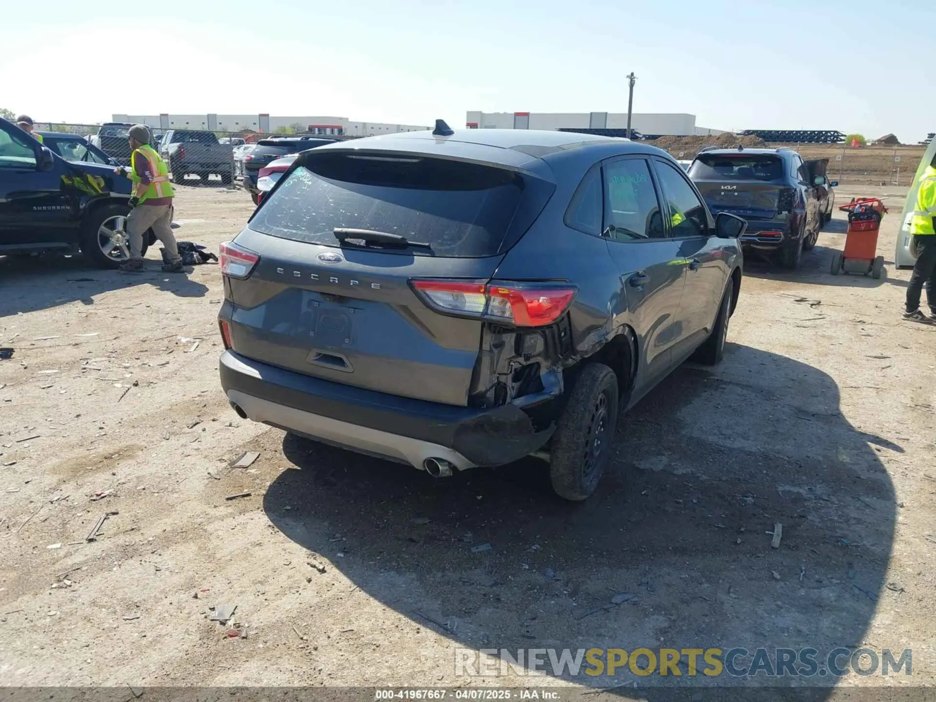 4 fotografías del automóvil dañado 1FMCU0F66NUA05518 FORD ESCAPE 2022