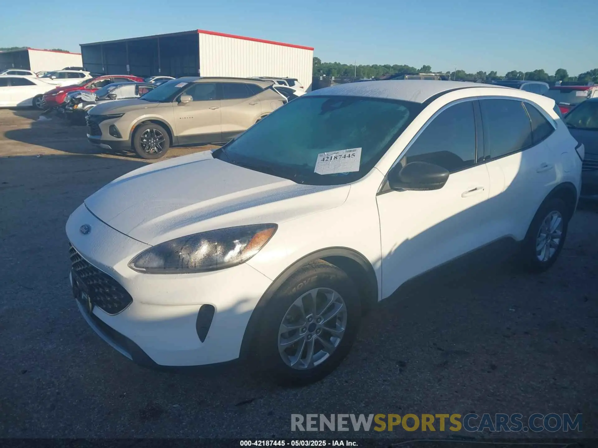 2 fotografías del automóvil dañado 1FMCU0G60NUA62683 FORD ESCAPE 2022