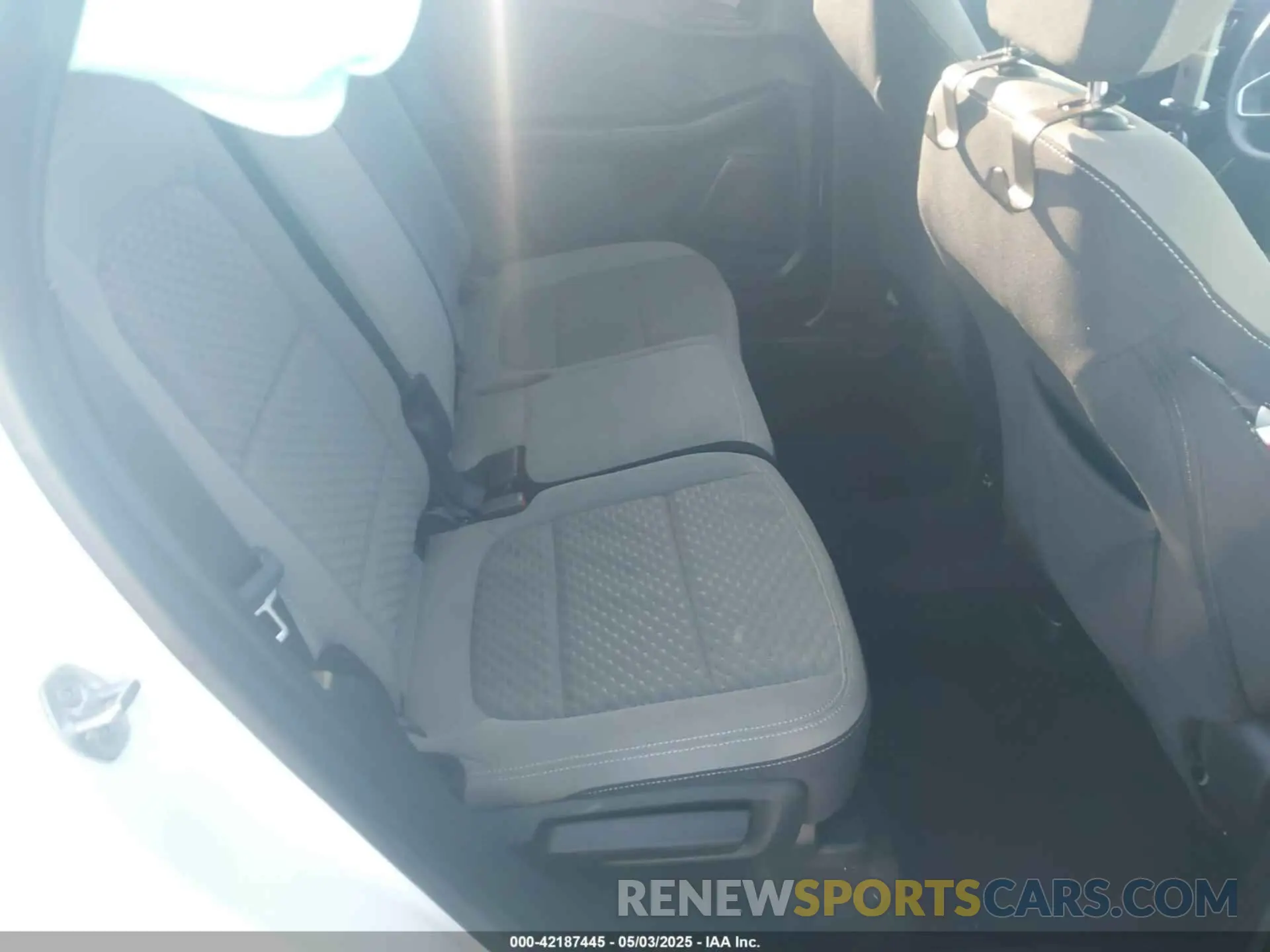 8 fotografías del automóvil dañado 1FMCU0G60NUA62683 FORD ESCAPE 2022