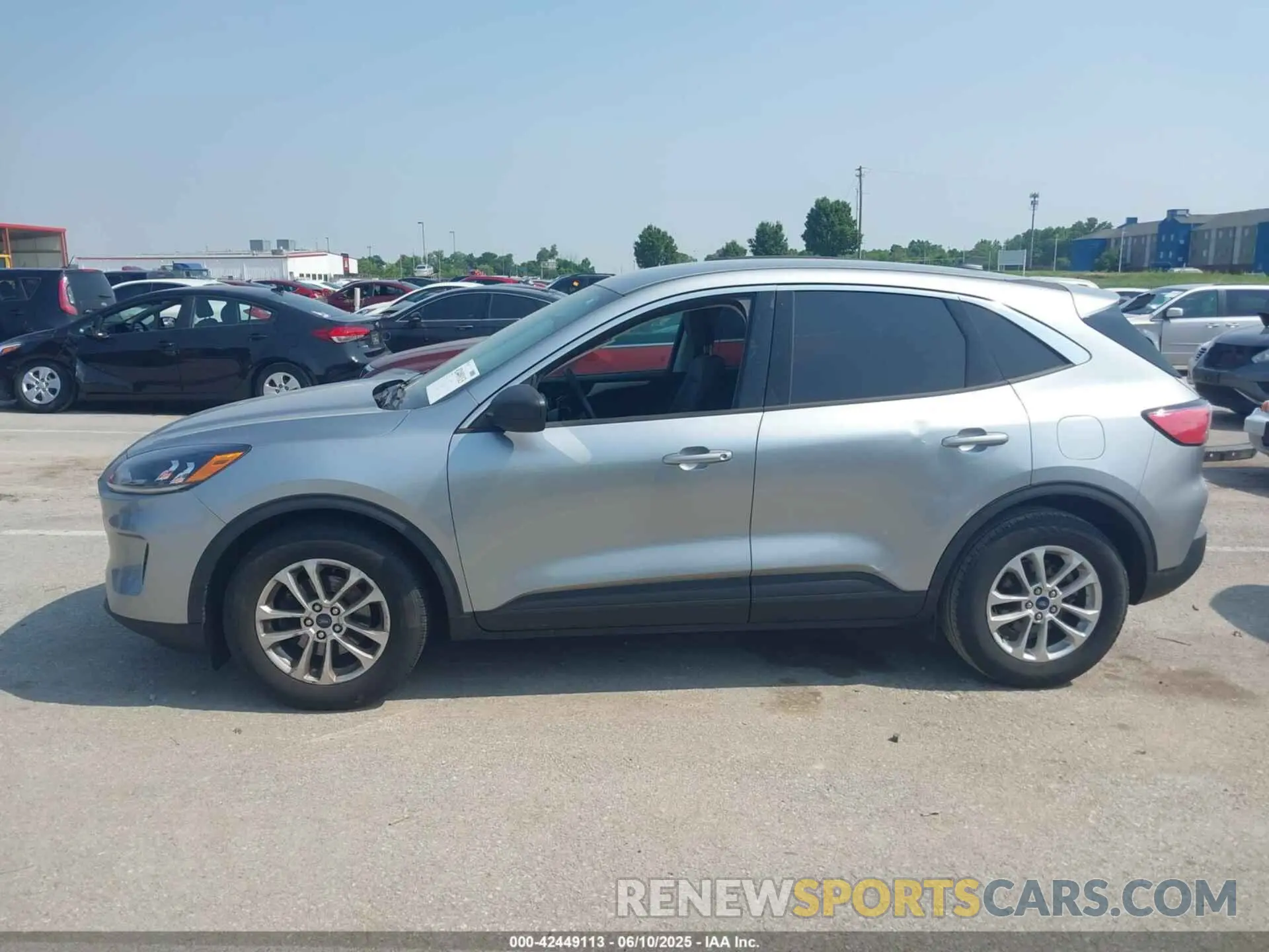 14 fotografías del automóvil dañado 1FMCU0G60NUB40699 FORD ESCAPE 2022