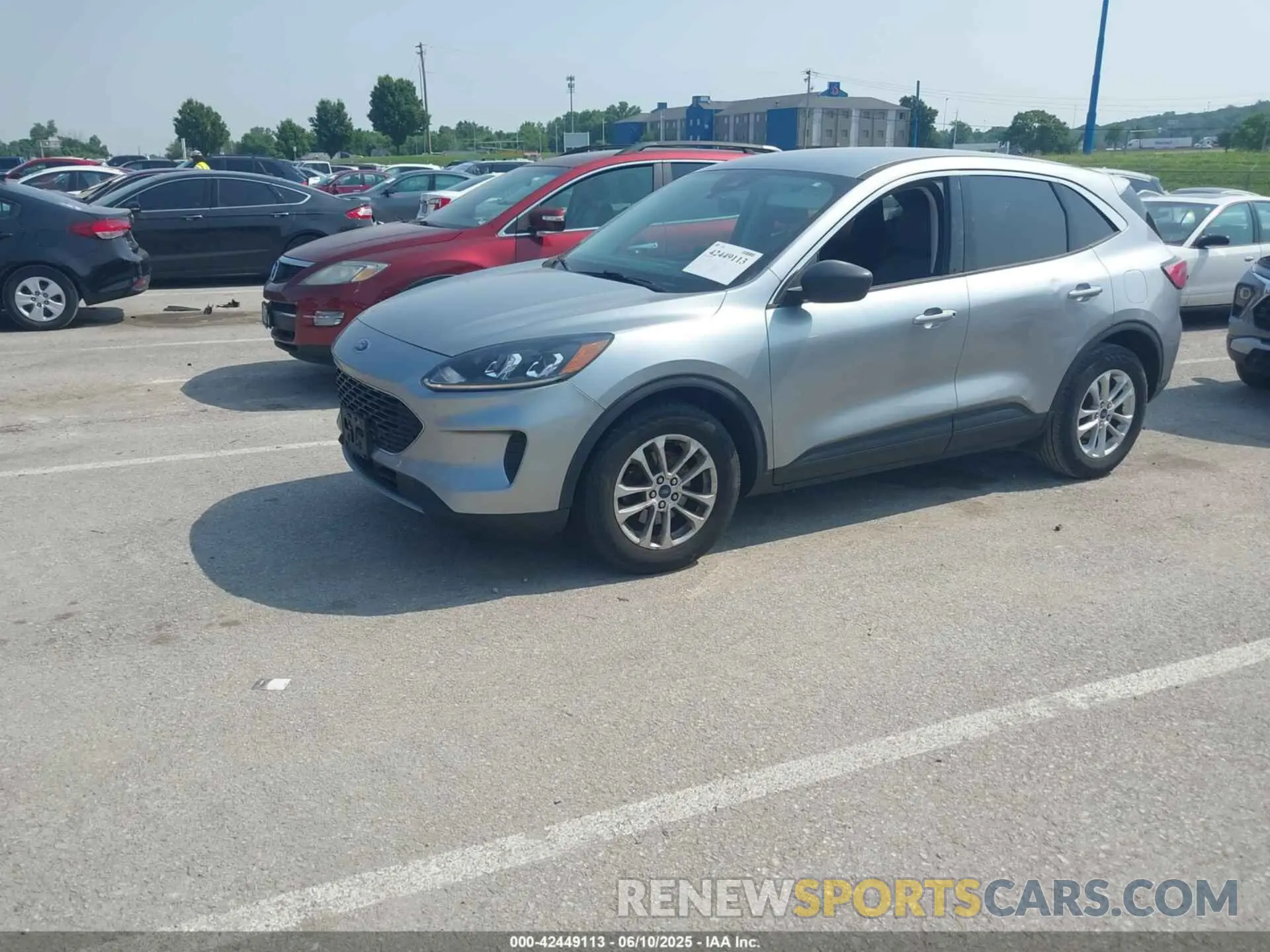 2 fotografías del automóvil dañado 1FMCU0G60NUB40699 FORD ESCAPE 2022