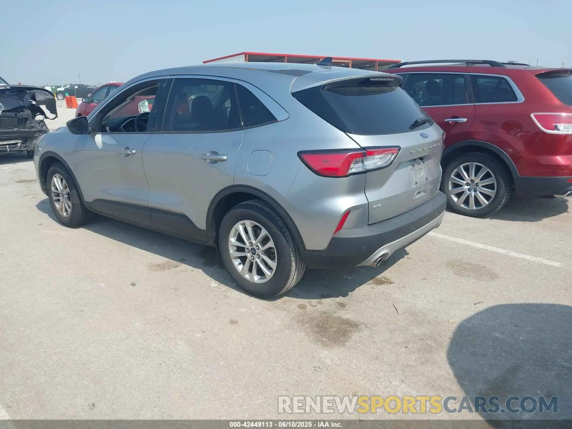 3 fotografías del automóvil dañado 1FMCU0G60NUB40699 FORD ESCAPE 2022