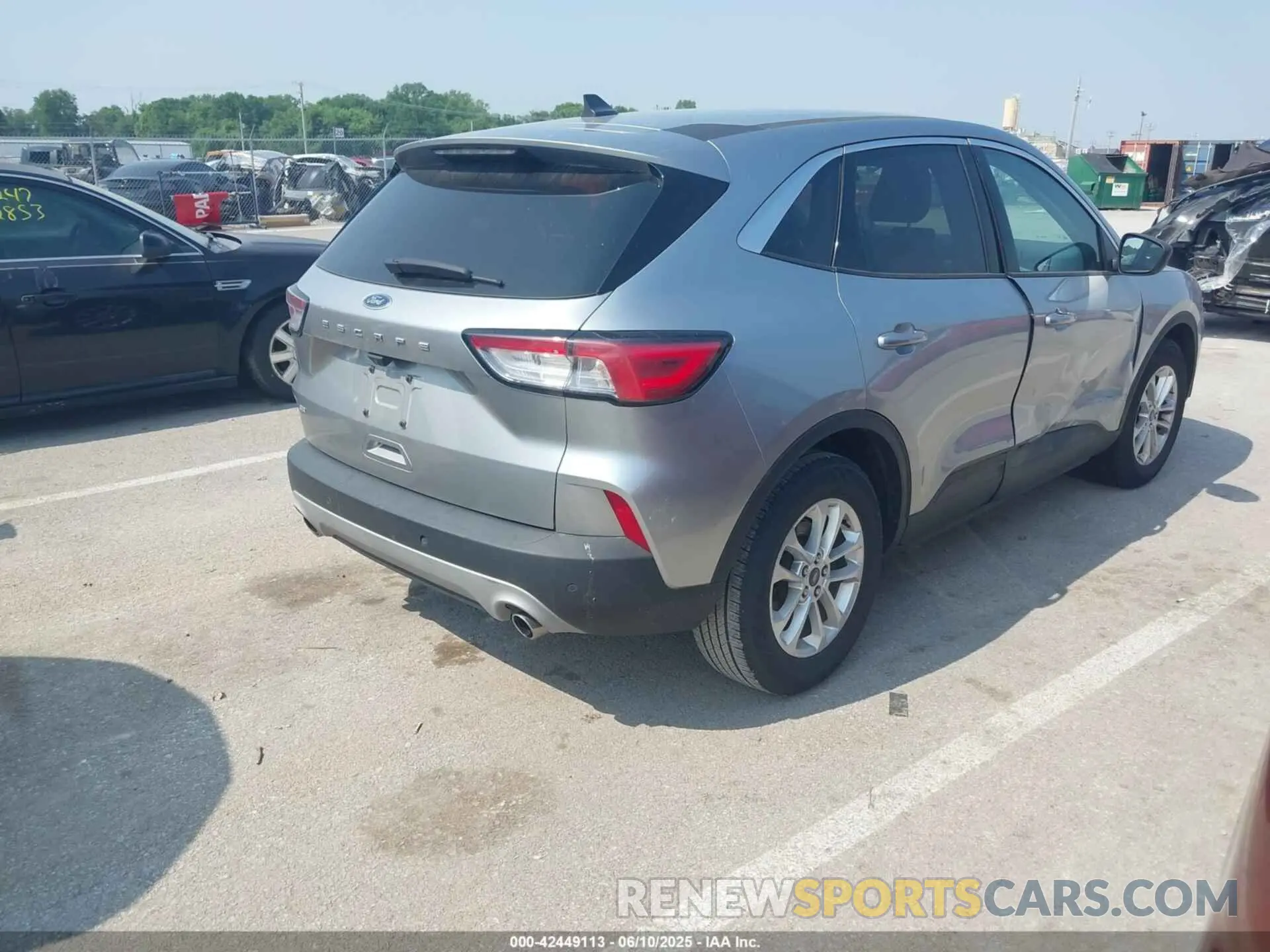 4 fotografías del automóvil dañado 1FMCU0G60NUB40699 FORD ESCAPE 2022
