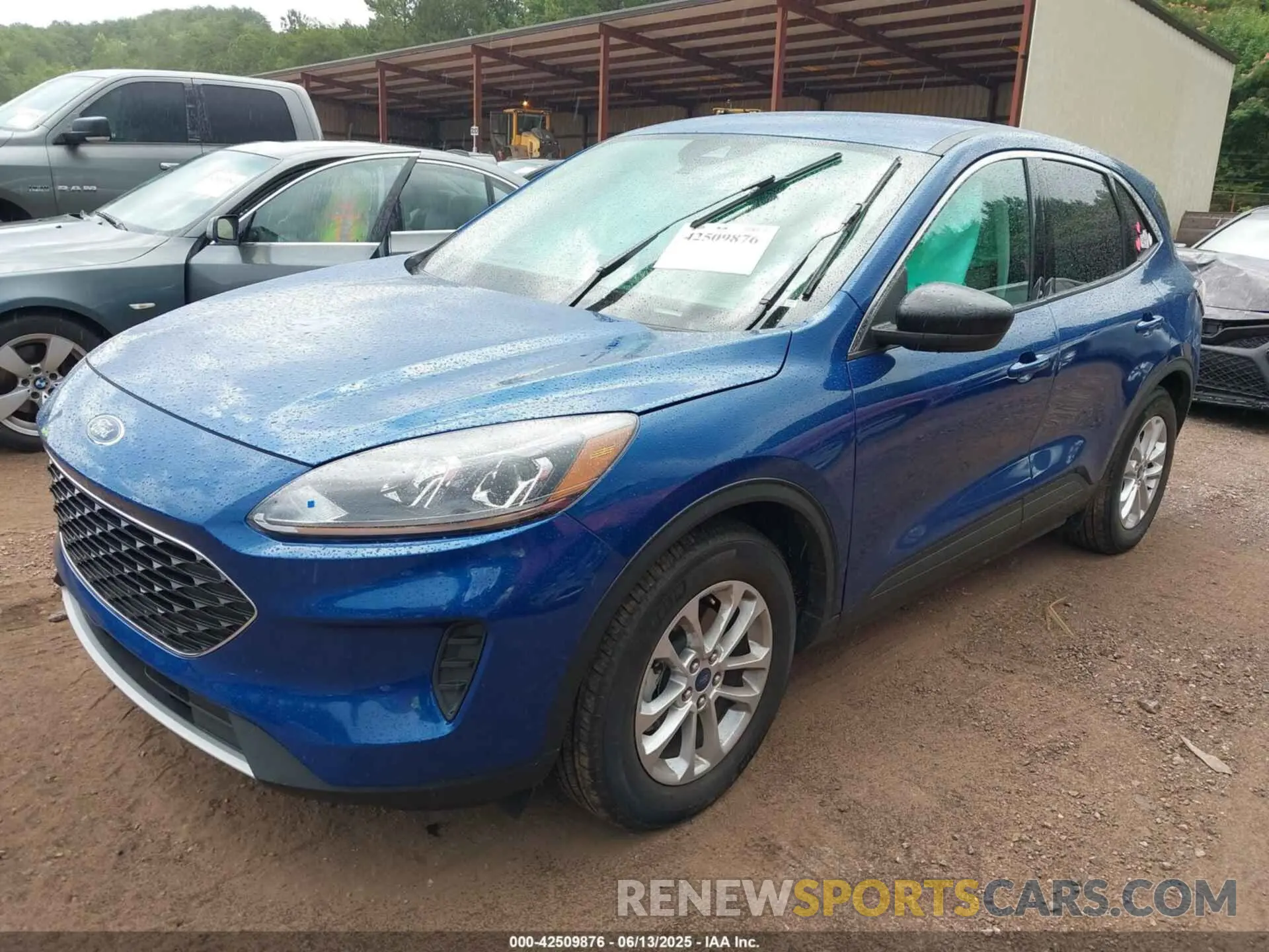 2 fotografías del automóvil dañado 1FMCU0G60NUB97694 FORD ESCAPE 2022
