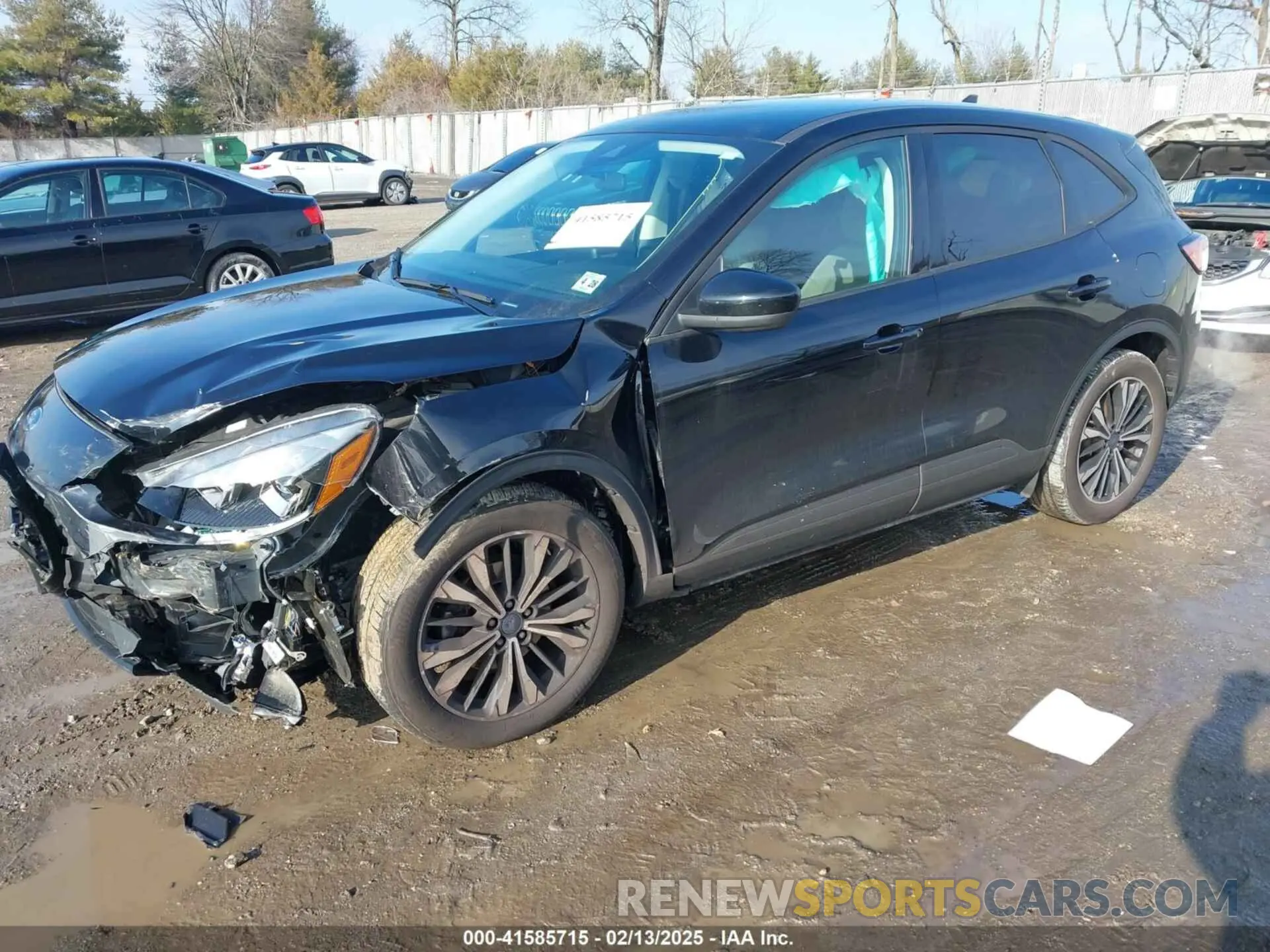 2 fotografías del automóvil dañado 1FMCU0G60NUC00349 FORD ESCAPE 2022