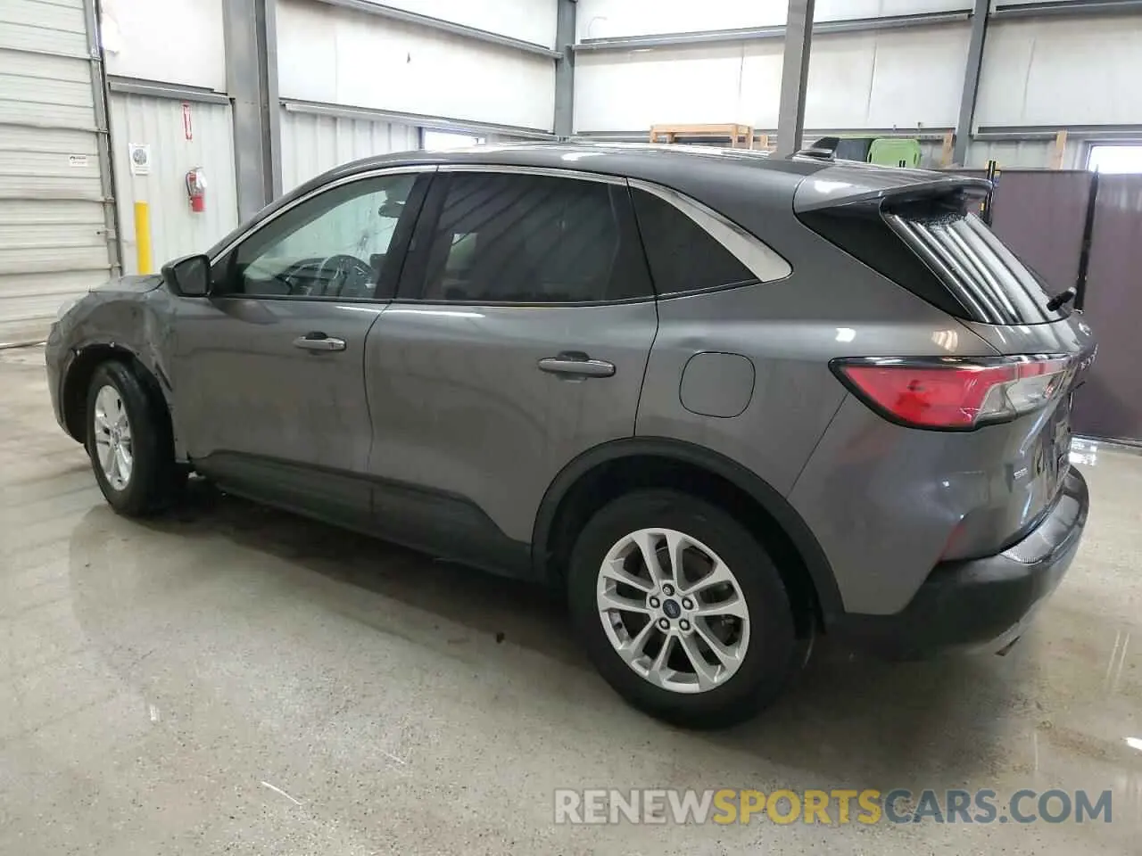 2 fotografías del automóvil dañado 1FMCU0G60NUC01825 FORD ESCAPE 2022