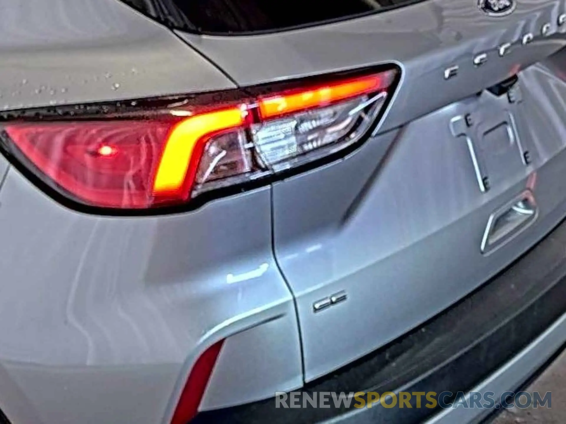3 fotografías del automóvil dañado 1FMCU0G61NUA05683 FORD ESCAPE 2022
