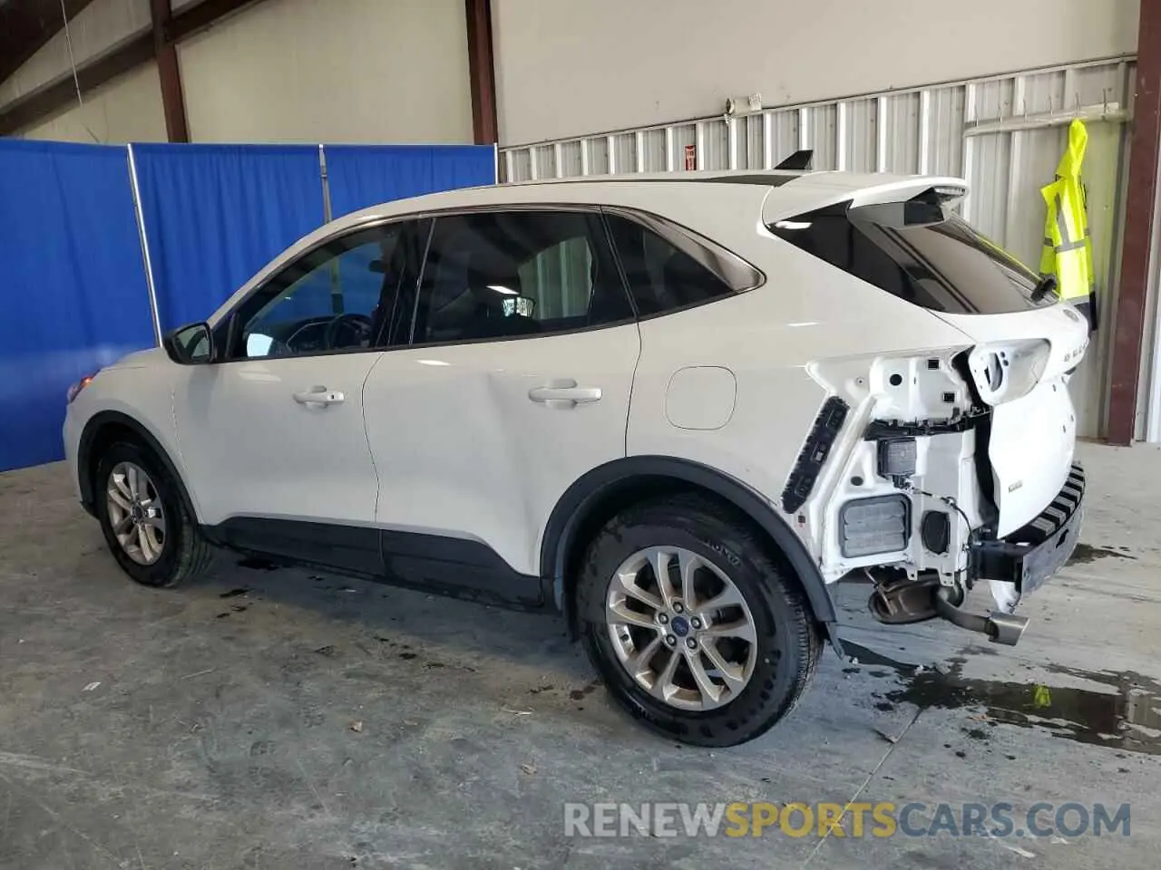 2 fotografías del automóvil dañado 1FMCU0G61NUA23441 FORD ESCAPE 2022