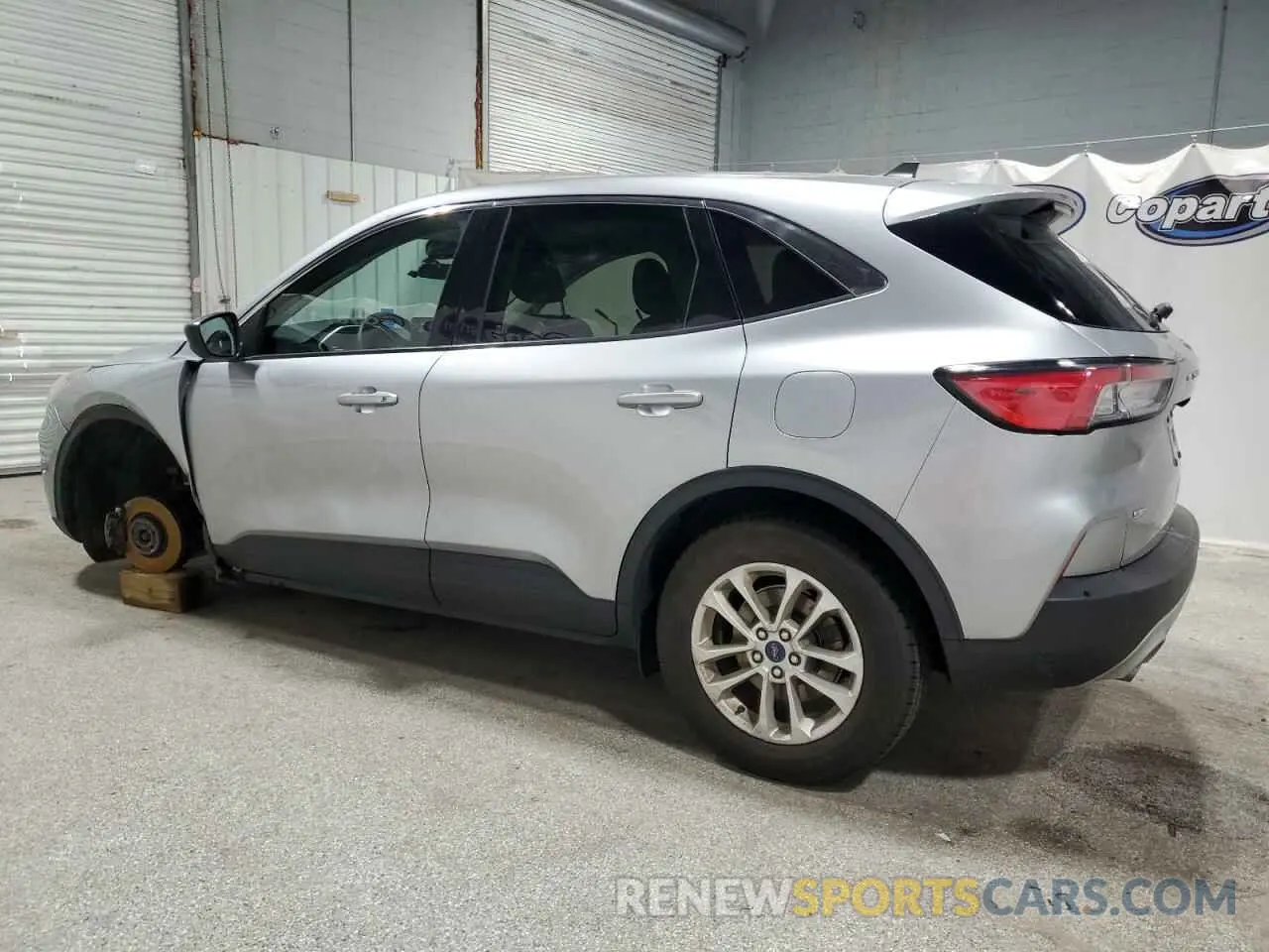 2 fotografías del automóvil dañado 1FMCU0G61NUA55192 FORD ESCAPE 2022