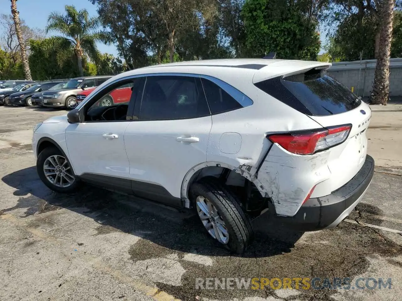 2 fotografías del automóvil dañado 1FMCU0G61NUA70212 FORD ESCAPE 2022