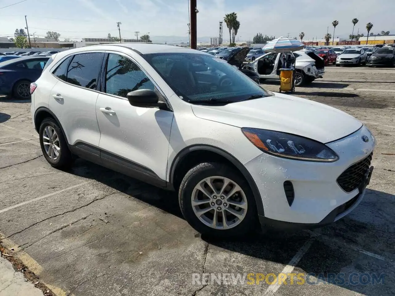 4 fotografías del automóvil dañado 1FMCU0G61NUA70212 FORD ESCAPE 2022