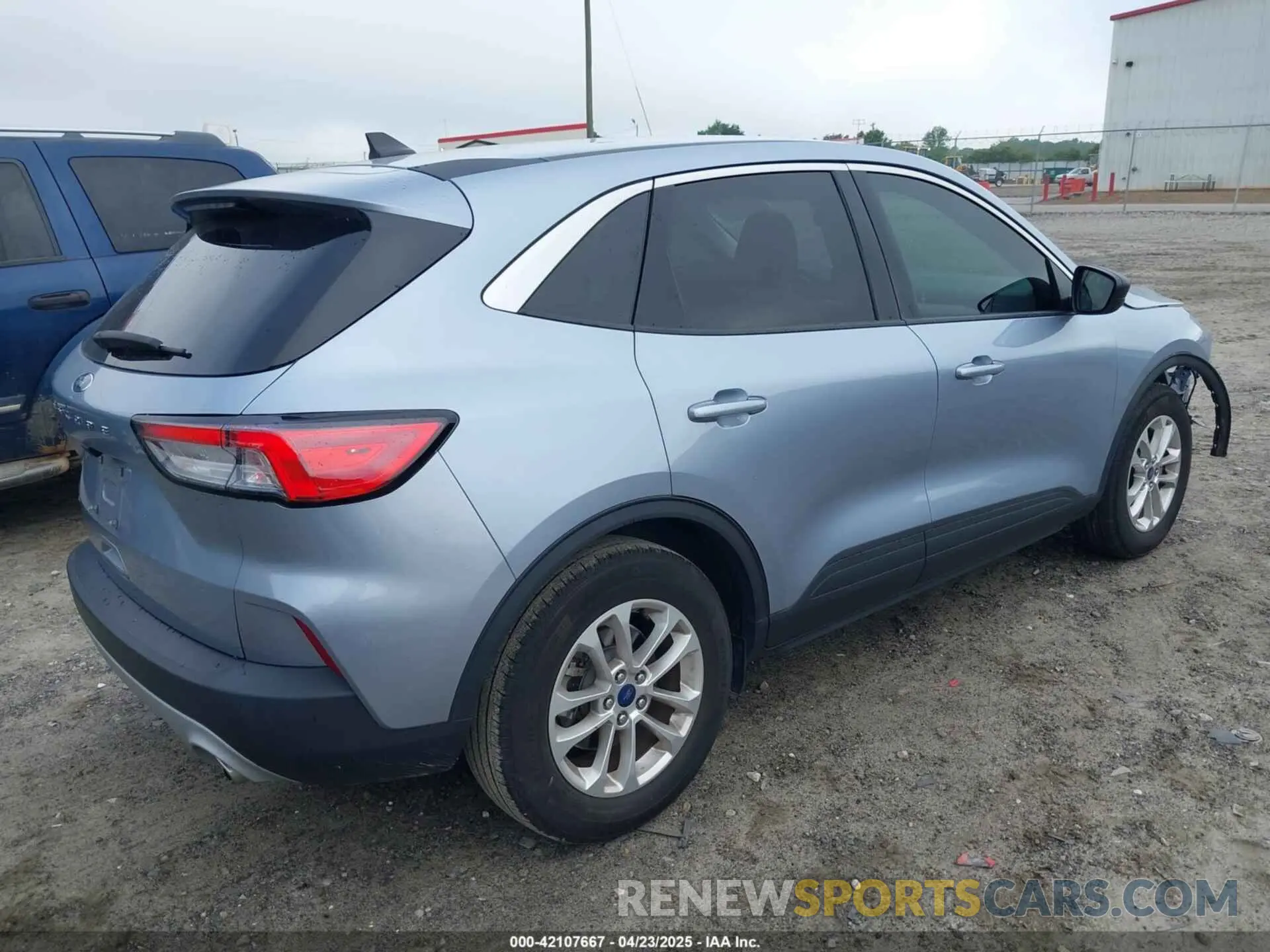 4 fotografías del automóvil dañado 1FMCU0G61NUB15746 FORD ESCAPE 2022