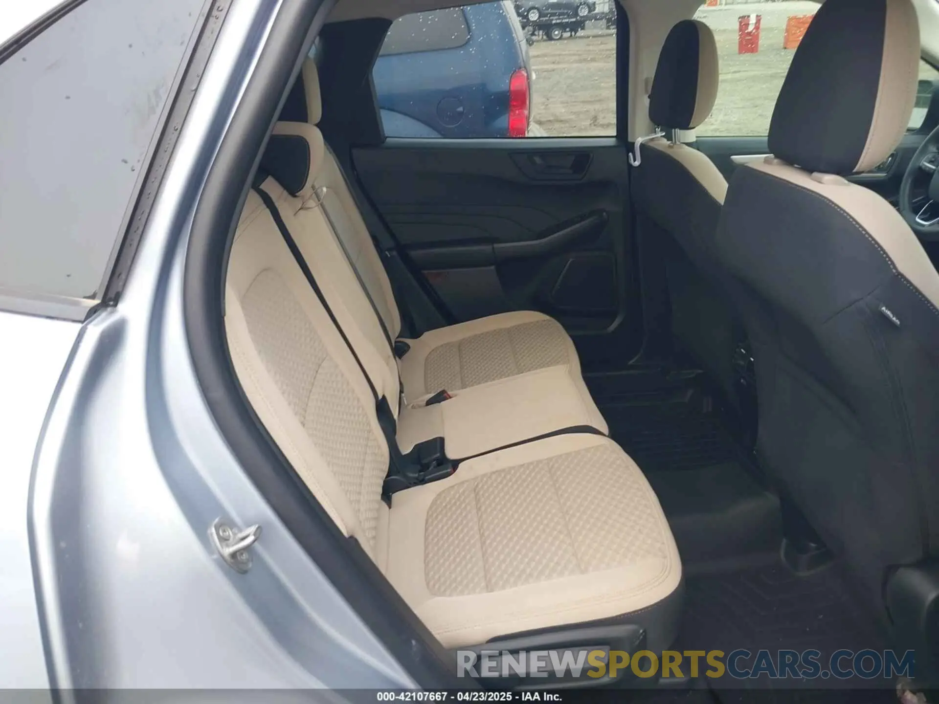 8 fotografías del automóvil dañado 1FMCU0G61NUB15746 FORD ESCAPE 2022