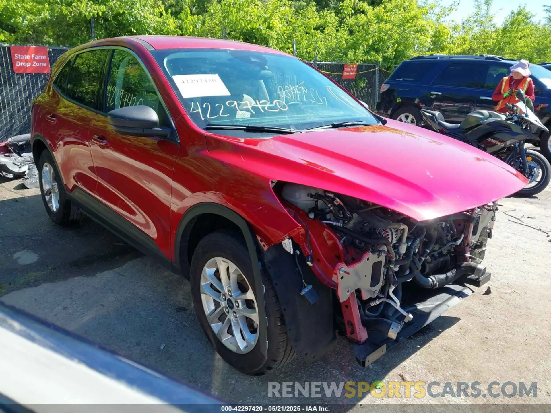 1 fotografías del automóvil dañado 1FMCU0G61NUB50870 FORD ESCAPE 2022