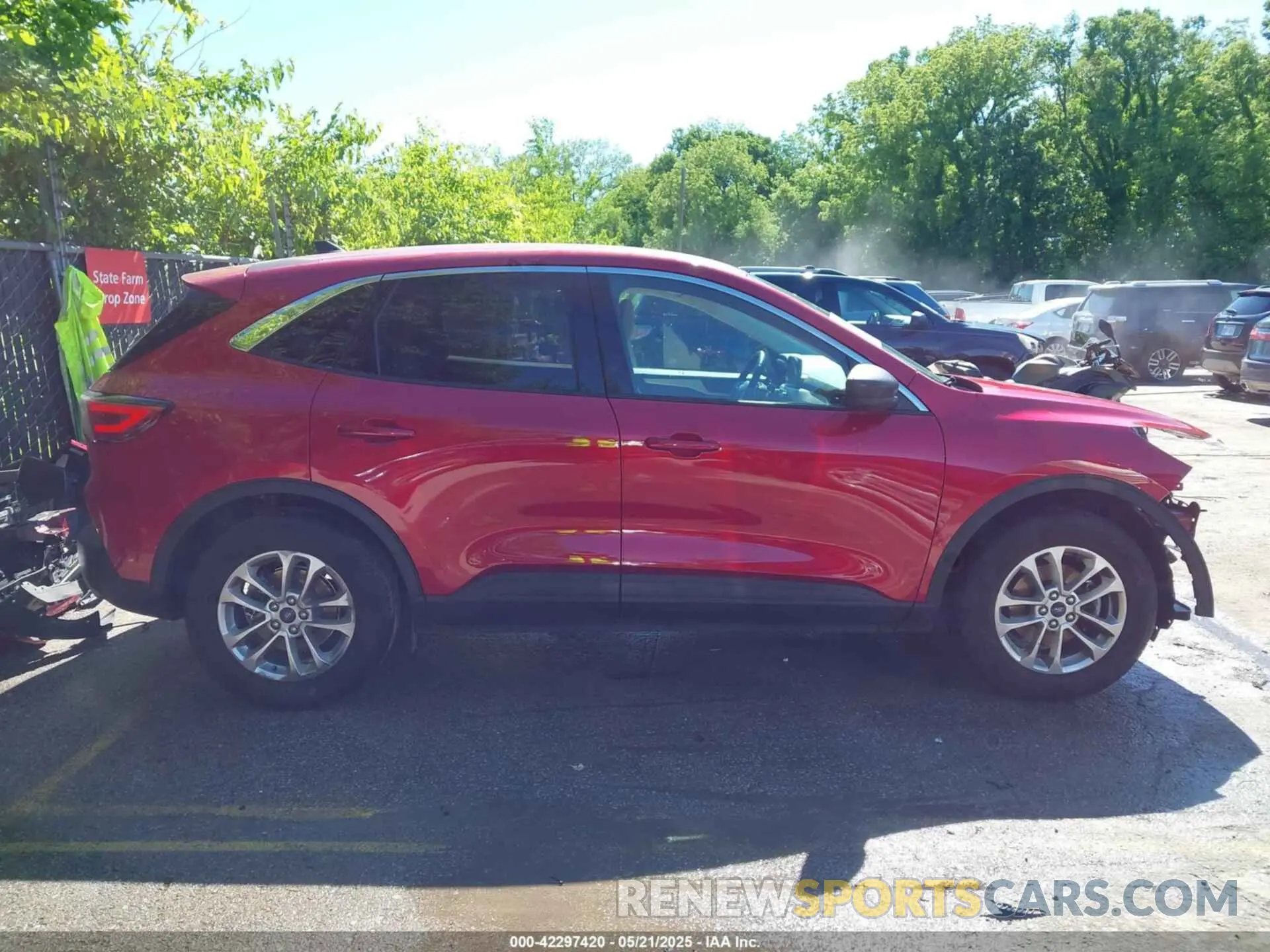 14 fotografías del automóvil dañado 1FMCU0G61NUB50870 FORD ESCAPE 2022