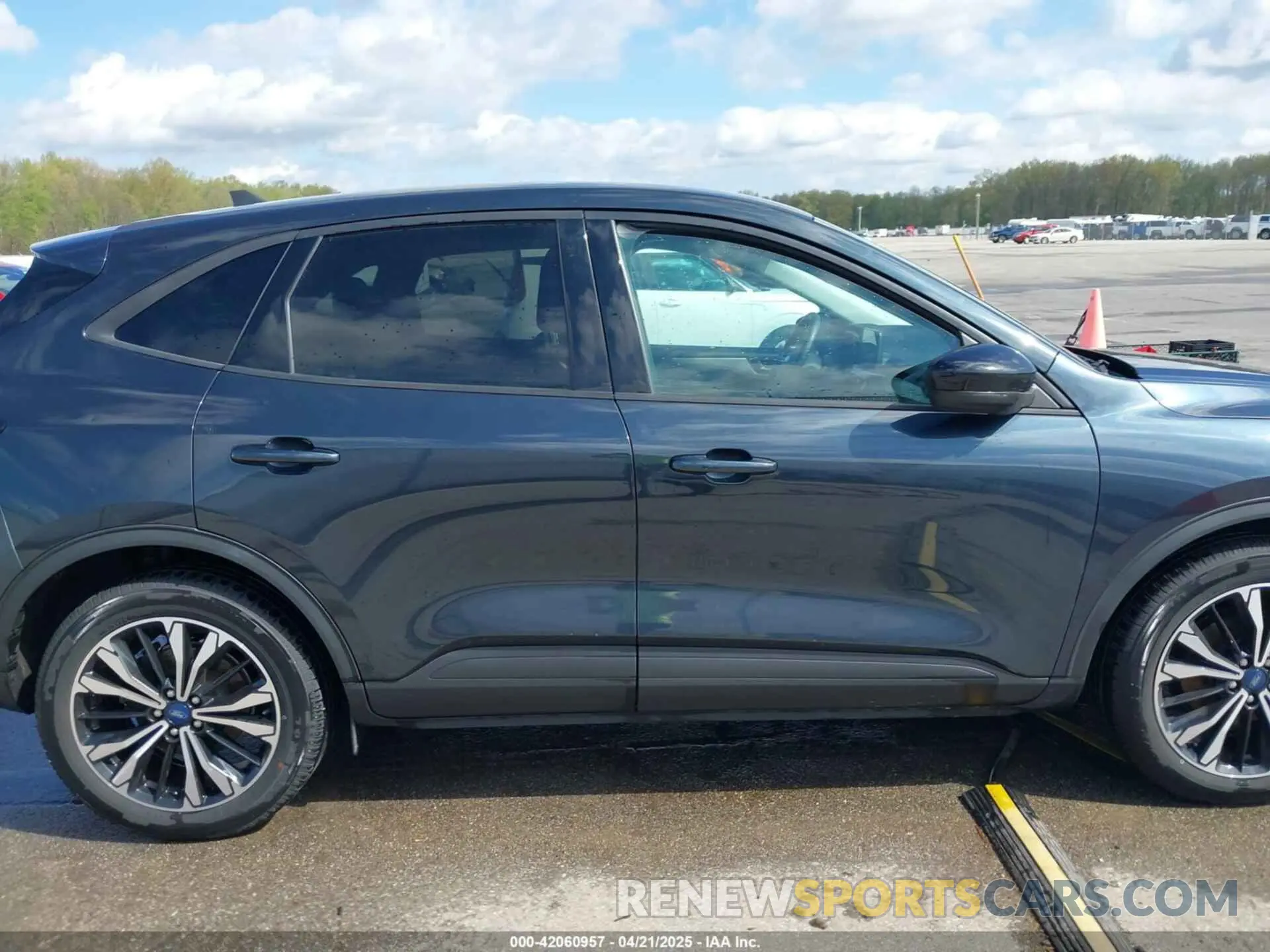 13 fotografías del automóvil dañado 1FMCU0G62NUA21603 FORD ESCAPE 2022