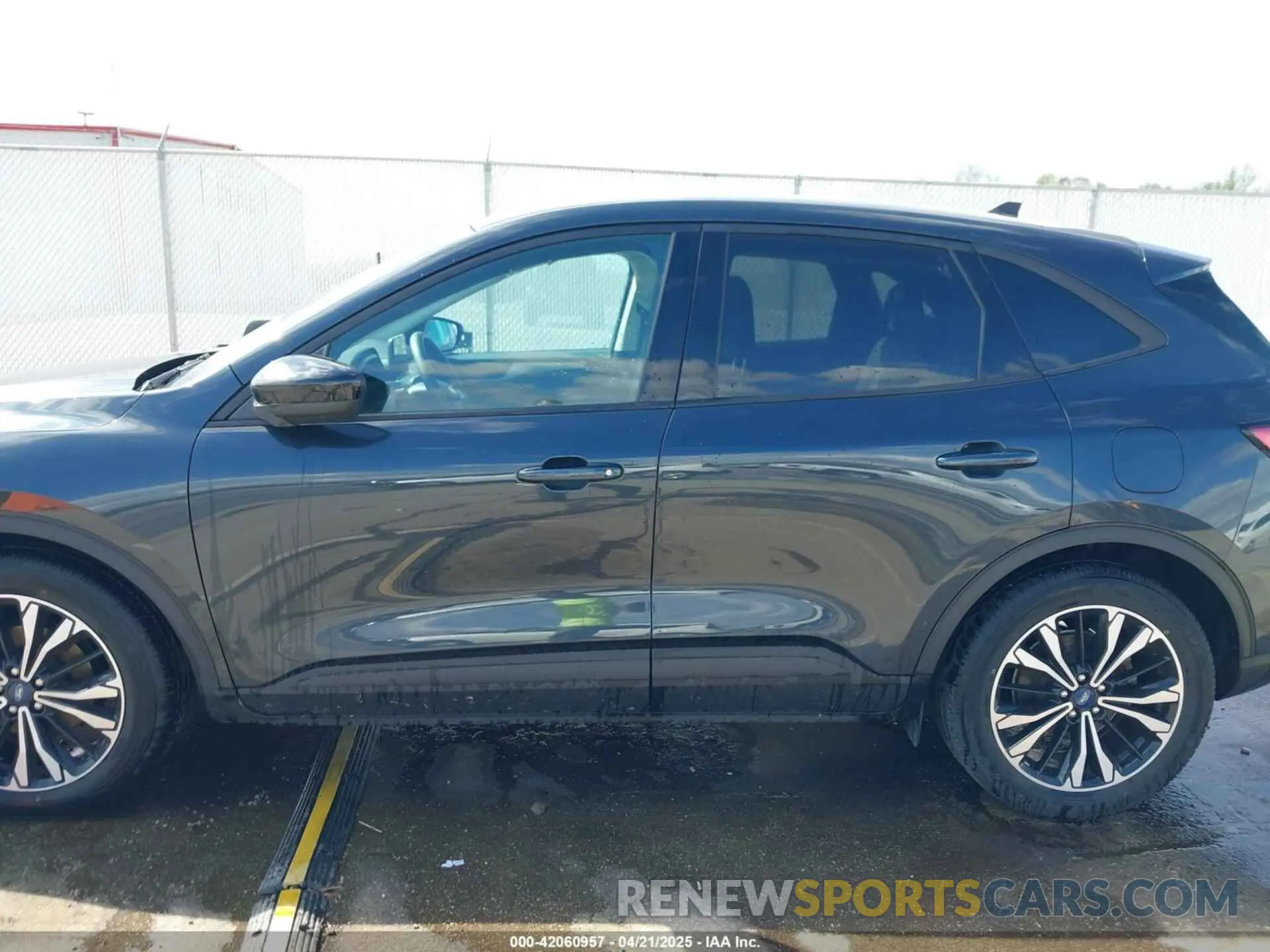 14 fotografías del automóvil dañado 1FMCU0G62NUA21603 FORD ESCAPE 2022