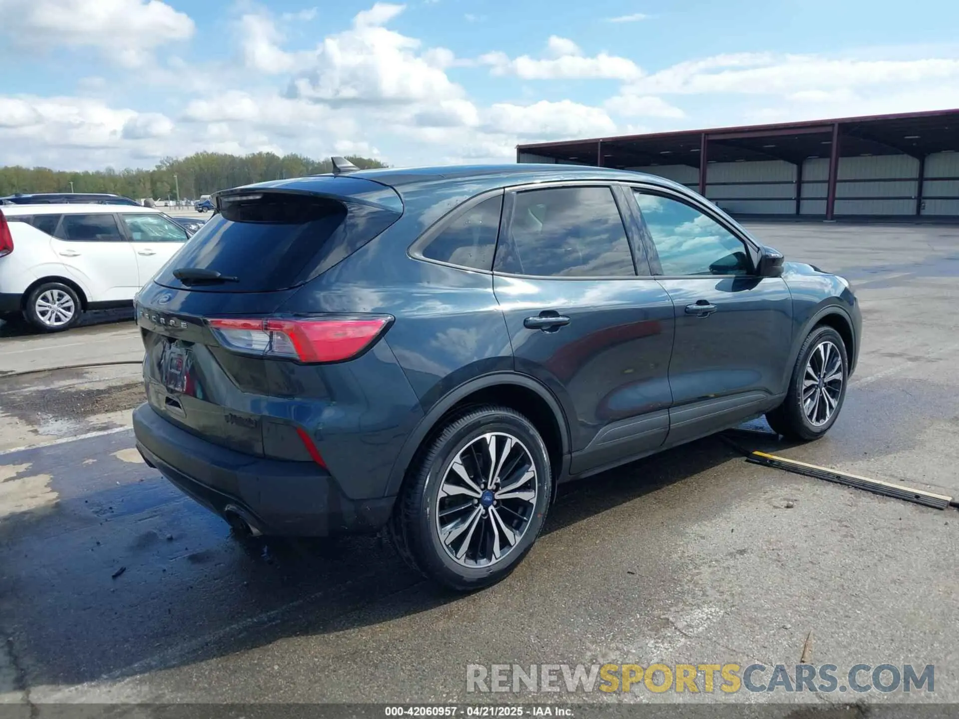4 fotografías del automóvil dañado 1FMCU0G62NUA21603 FORD ESCAPE 2022