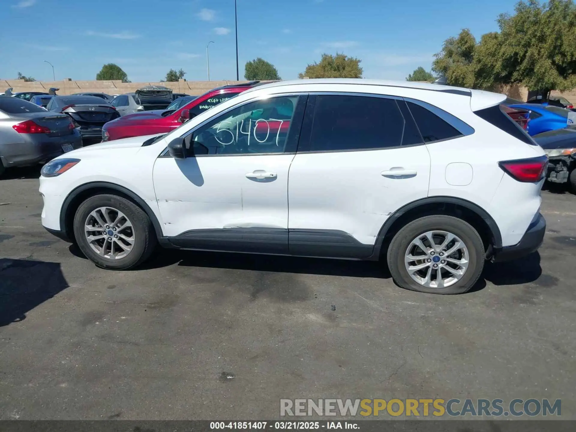 14 fotografías del automóvil dañado 1FMCU0G63NUB42236 FORD ESCAPE 2022
