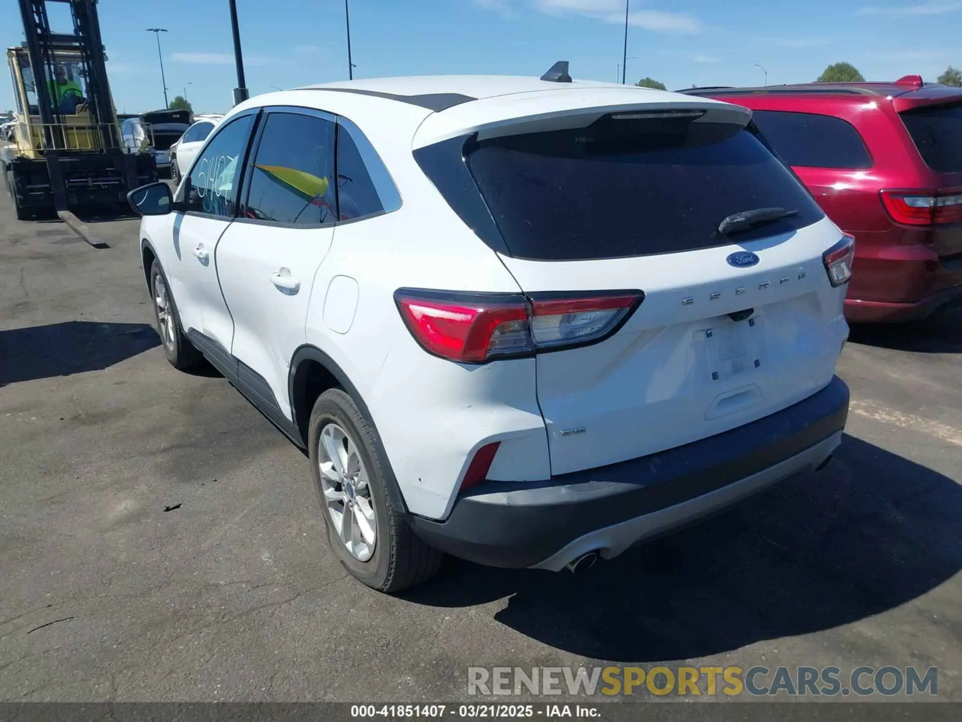 3 fotografías del automóvil dañado 1FMCU0G63NUB42236 FORD ESCAPE 2022