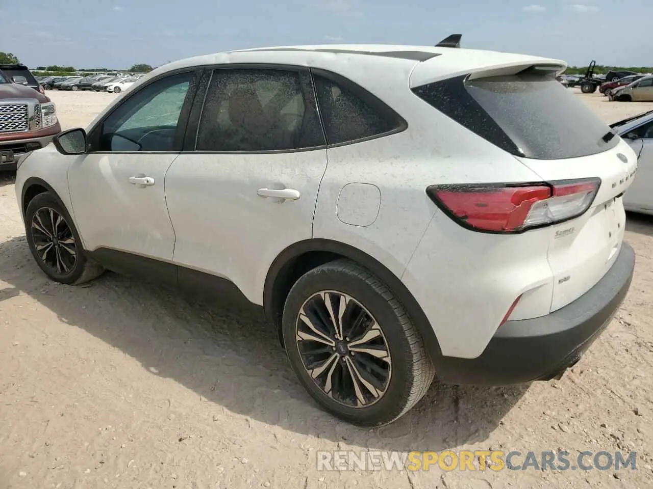 2 fotografías del automóvil dañado 1FMCU0G64NUA30996 FORD ESCAPE 2022