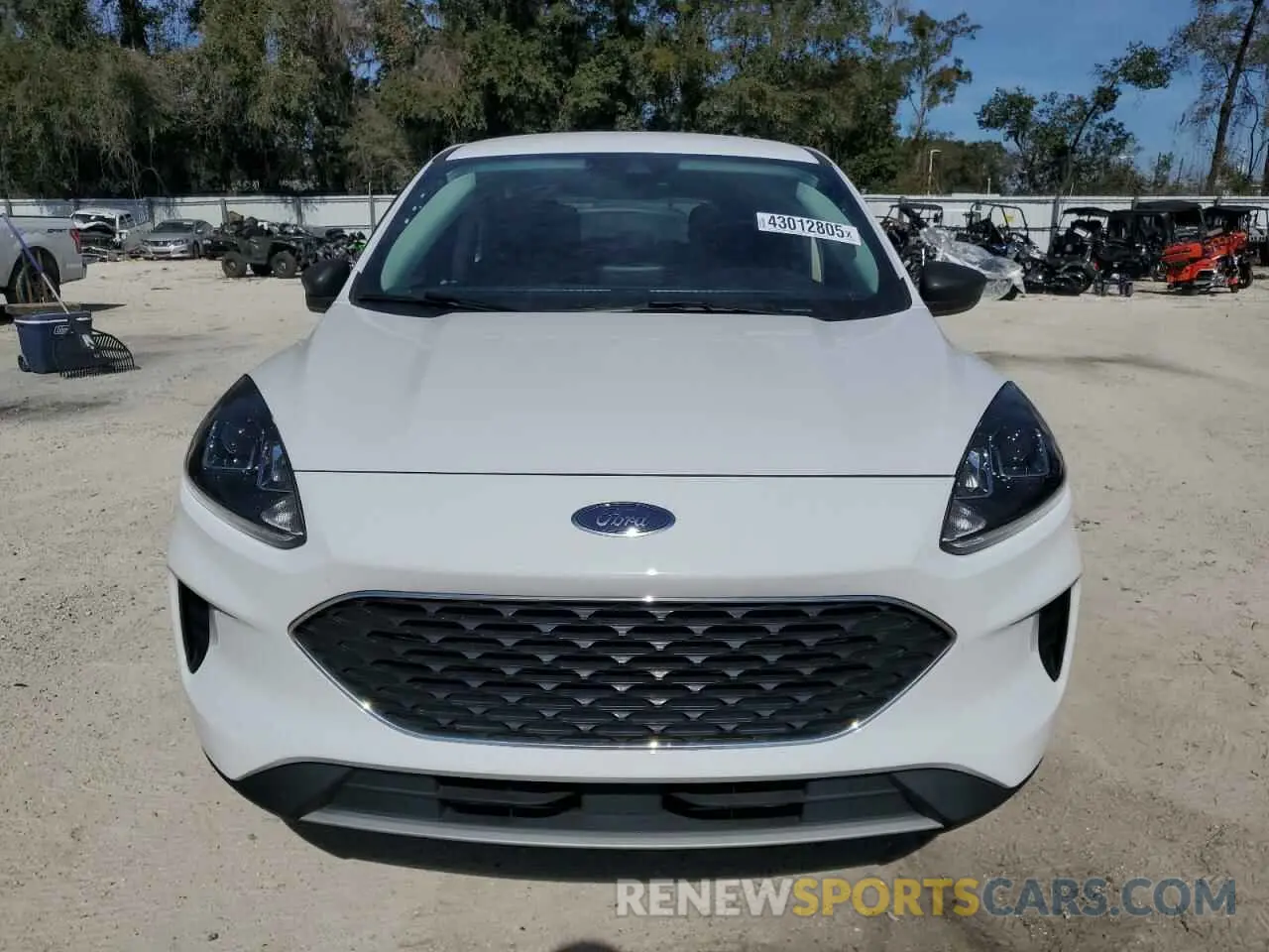 5 fotografías del automóvil dañado 1FMCU0G64NUA85402 FORD ESCAPE 2022