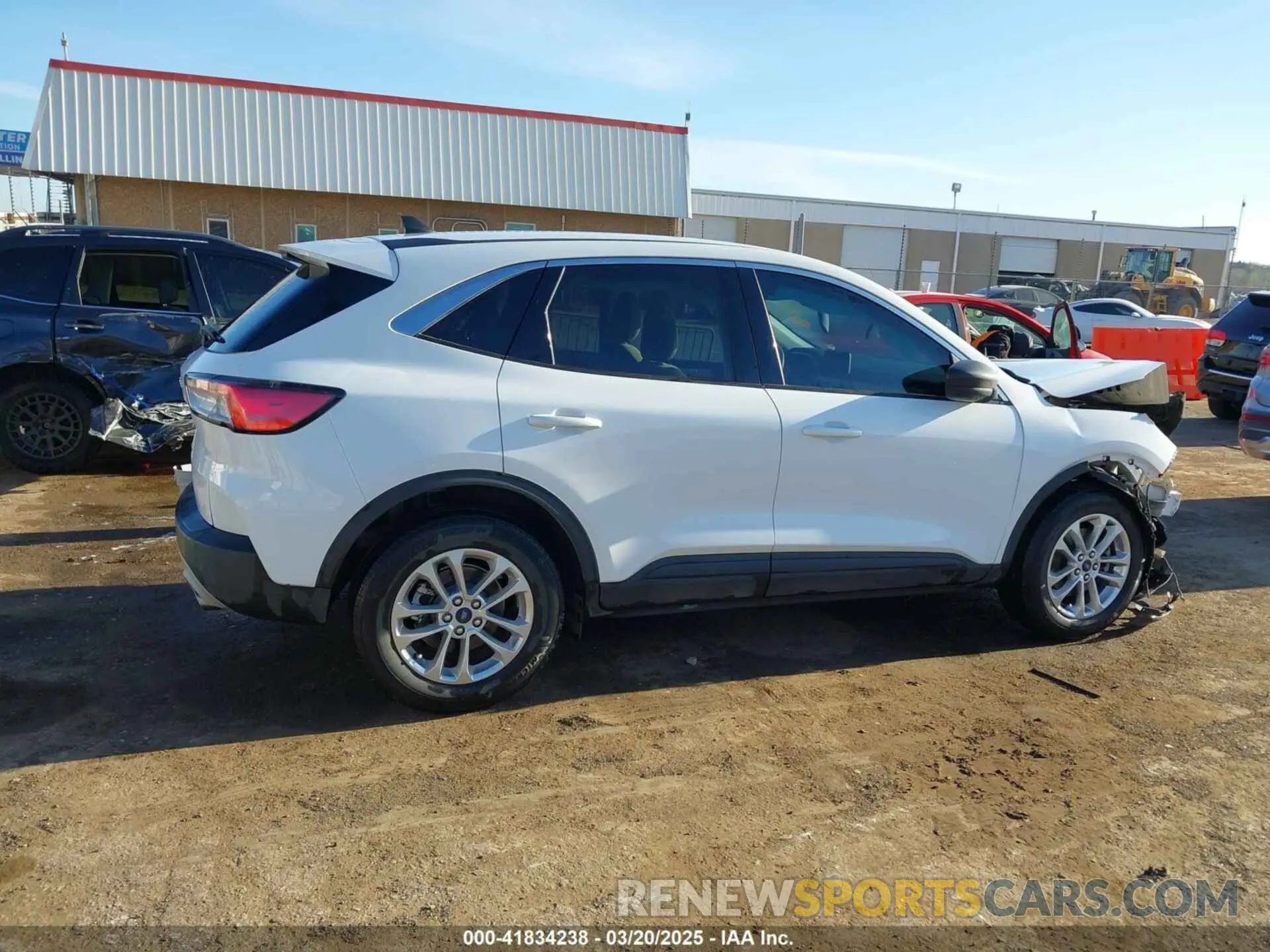 14 fotografías del automóvil dañado 1FMCU0G64NUB64536 FORD ESCAPE 2022