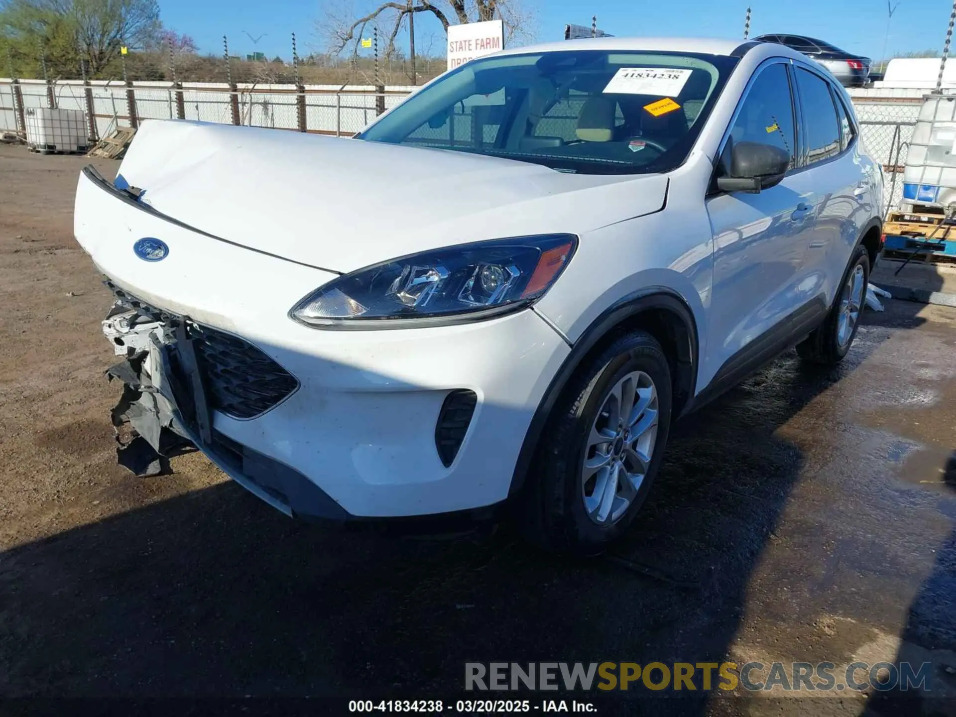 2 fotografías del automóvil dañado 1FMCU0G64NUB64536 FORD ESCAPE 2022