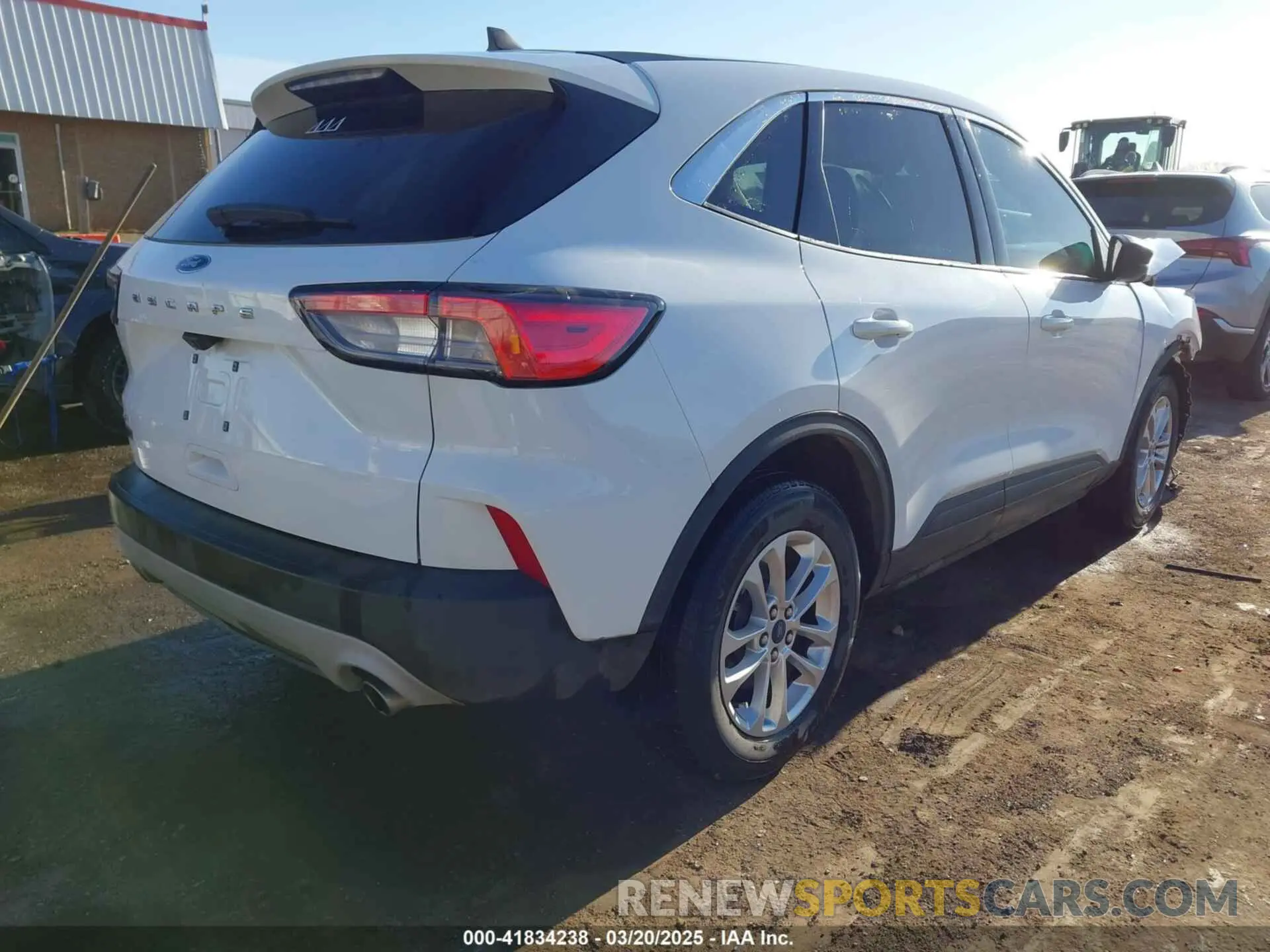 4 fotografías del automóvil dañado 1FMCU0G64NUB64536 FORD ESCAPE 2022