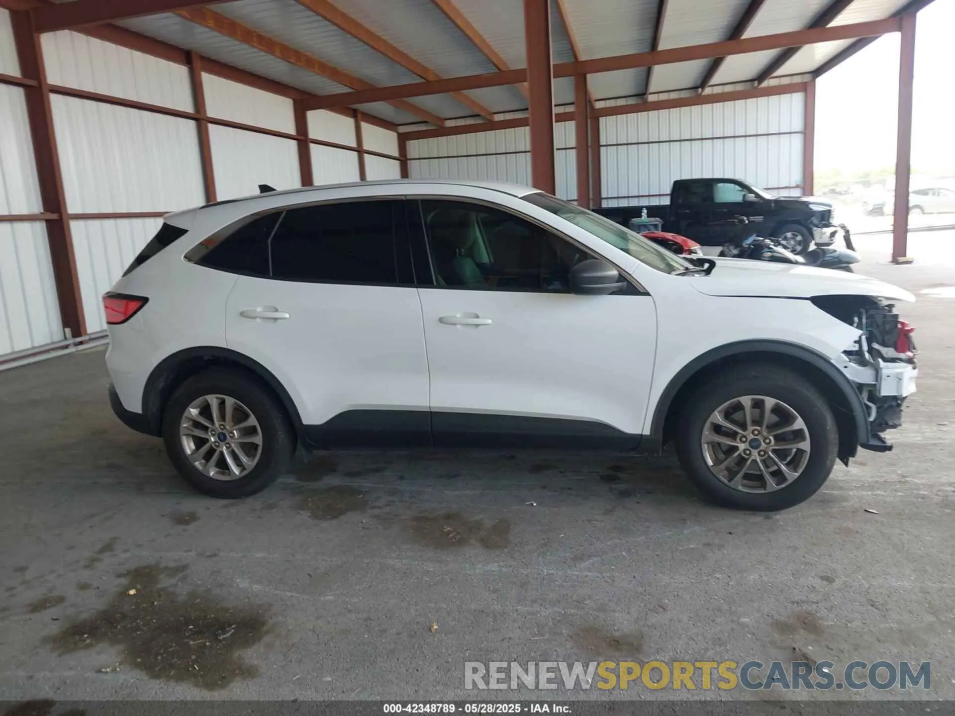 14 fotografías del automóvil dañado 1FMCU0G64NUB81742 FORD ESCAPE 2022