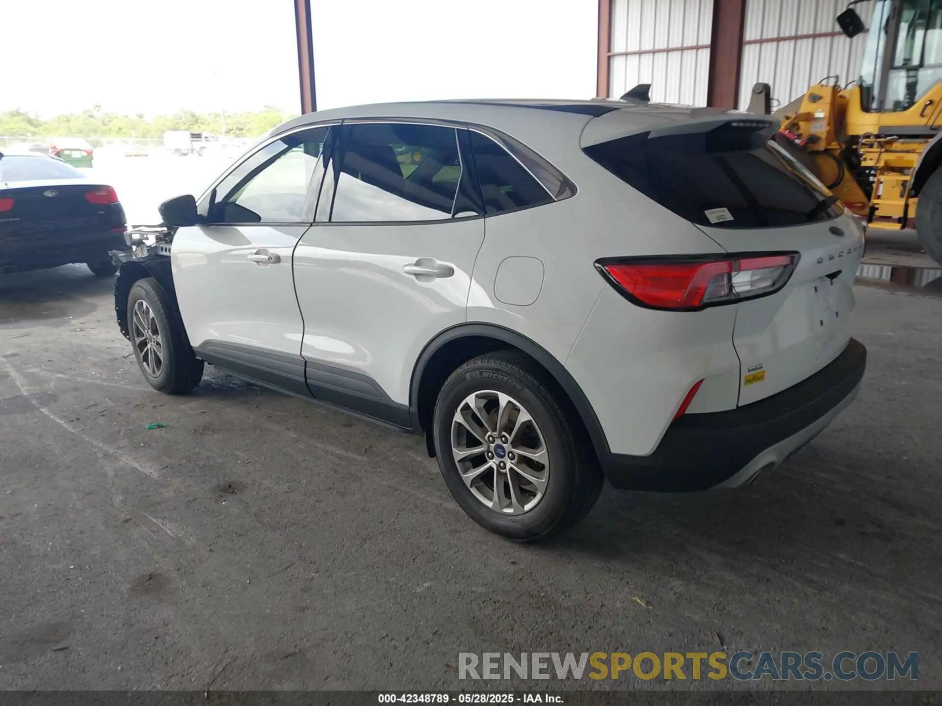 3 fotografías del automóvil dañado 1FMCU0G64NUB81742 FORD ESCAPE 2022