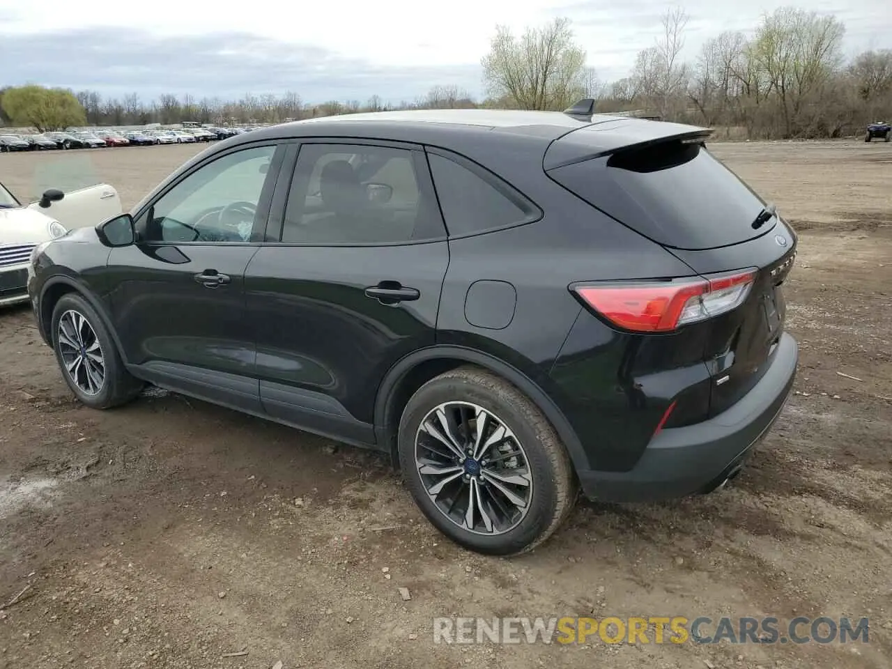 2 fotografías del automóvil dañado 1FMCU0G65NUA35298 FORD ESCAPE 2022