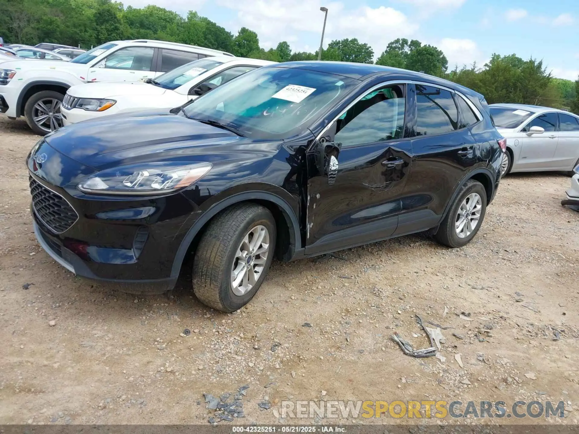 2 fotografías del automóvil dañado 1FMCU0G65NUA54496 FORD ESCAPE 2022
