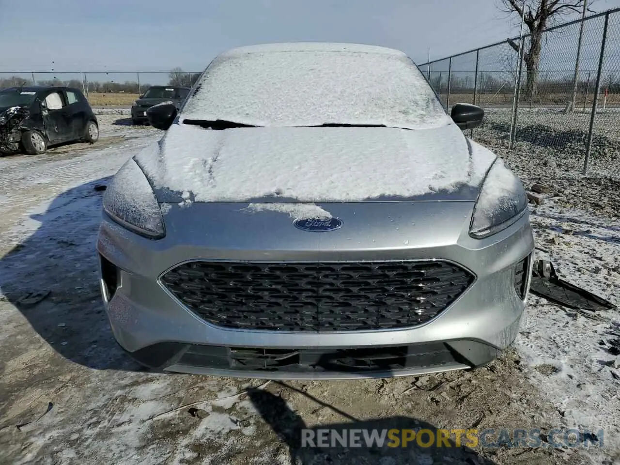 5 fotografías del automóvil dañado 1FMCU0G65NUB84732 FORD ESCAPE 2022