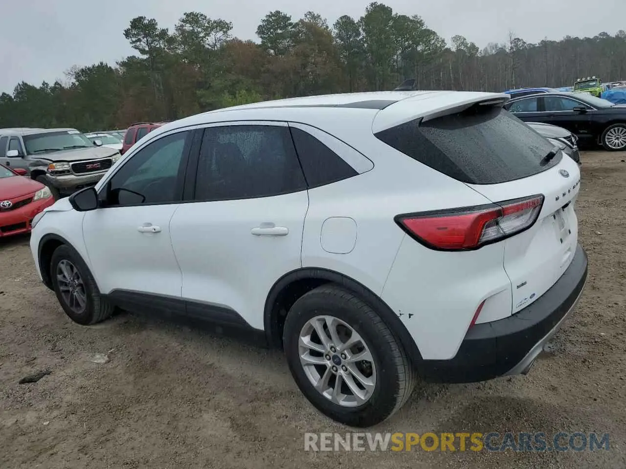 2 fotografías del automóvil dañado 1FMCU0G65NUB98520 FORD ESCAPE 2022