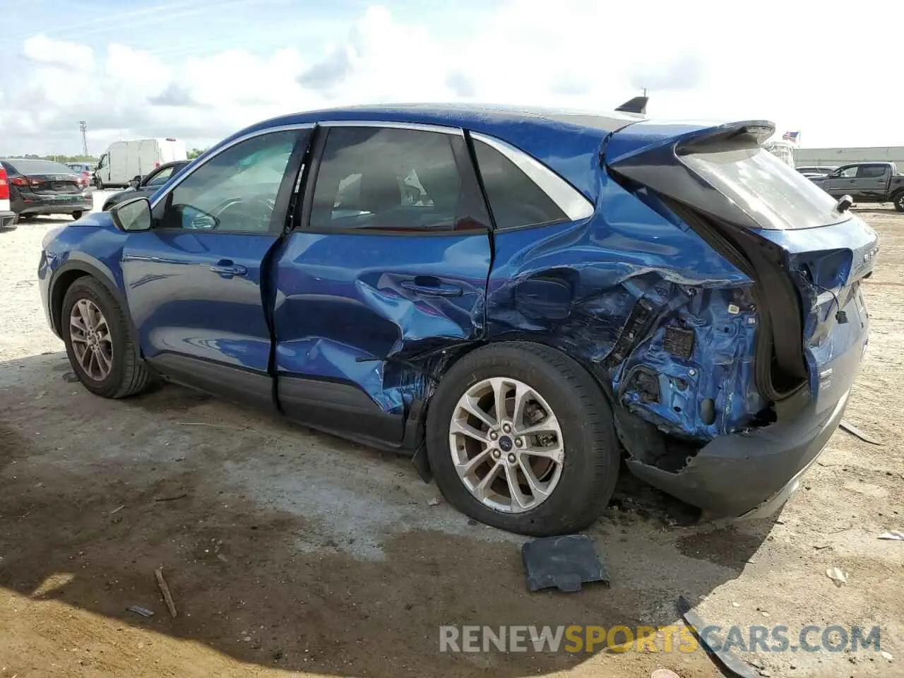 2 fotografías del automóvil dañado 1FMCU0G66NUA45905 FORD ESCAPE 2022