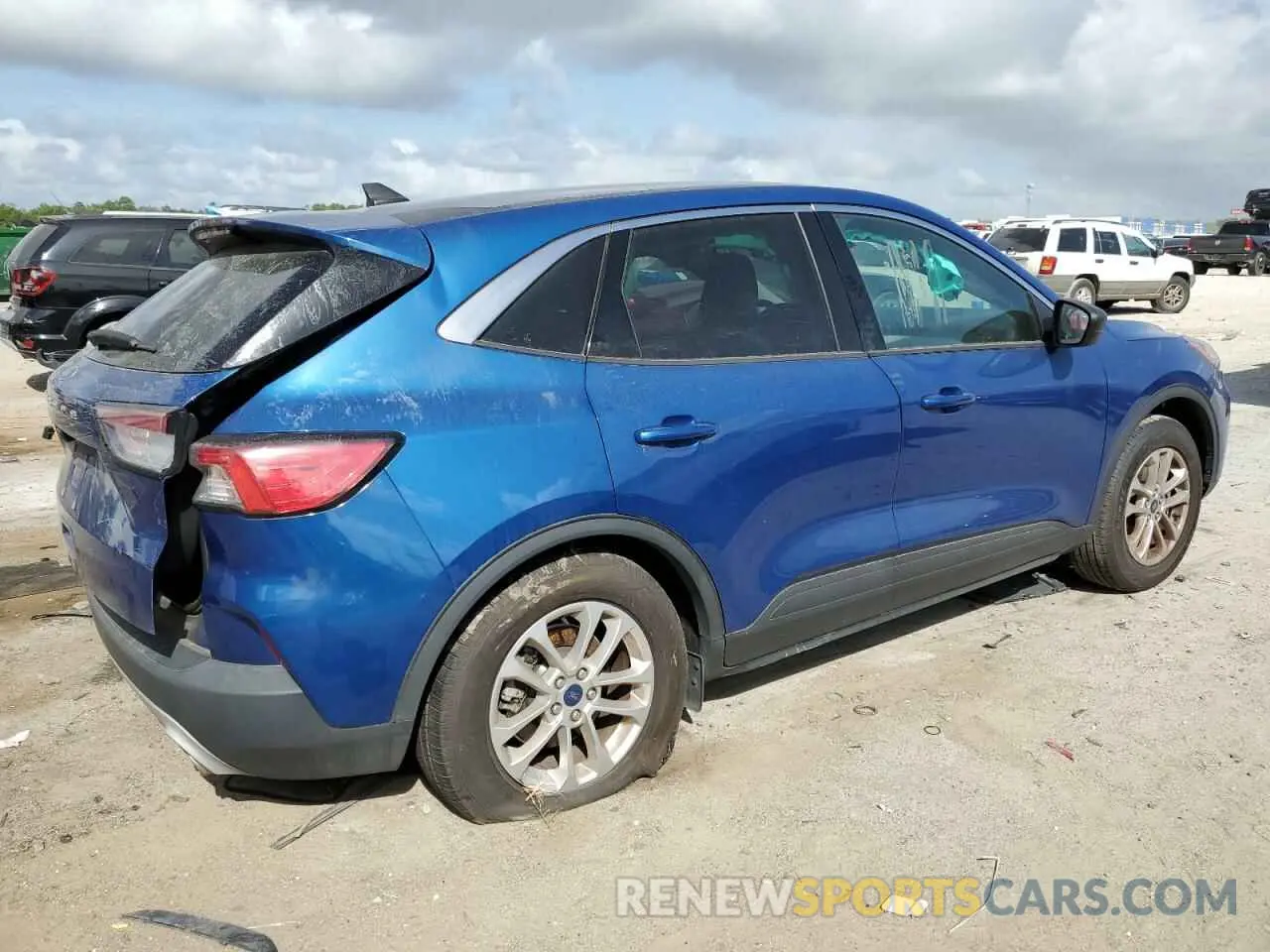 3 fotografías del automóvil dañado 1FMCU0G66NUA45905 FORD ESCAPE 2022