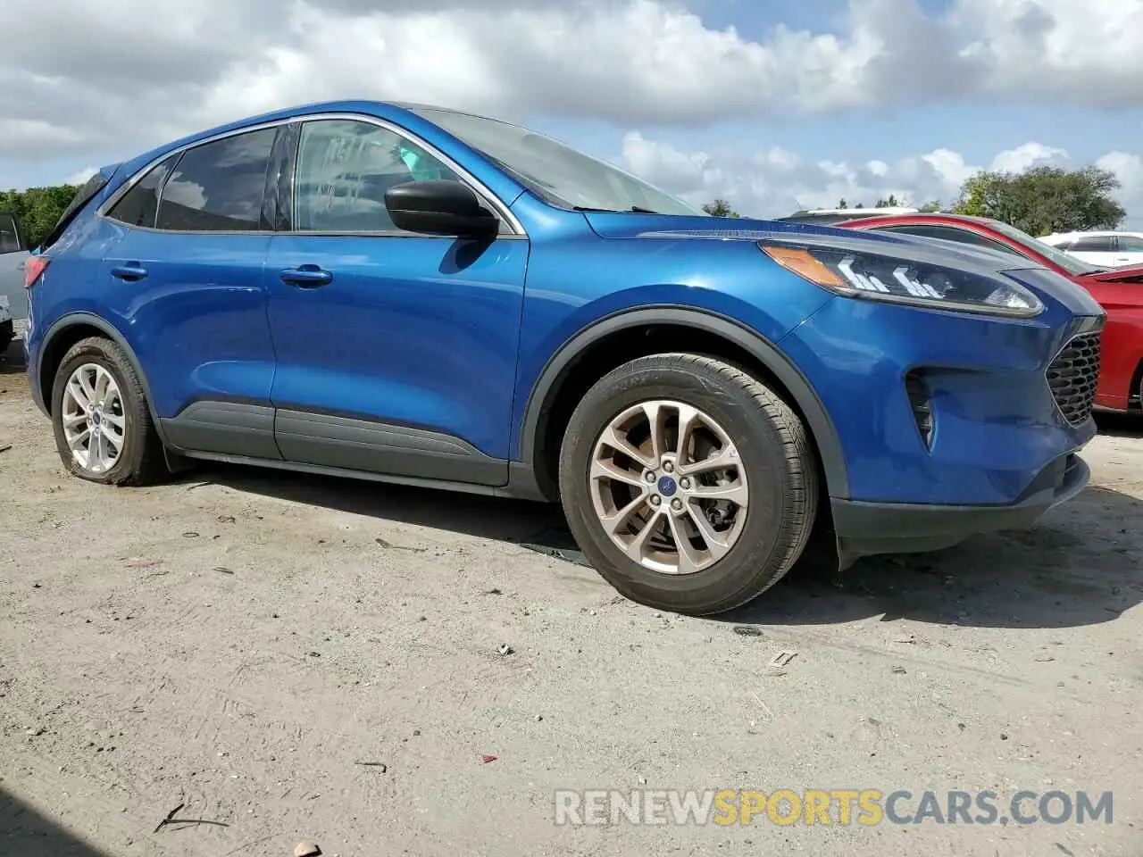 4 fotografías del automóvil dañado 1FMCU0G66NUA45905 FORD ESCAPE 2022