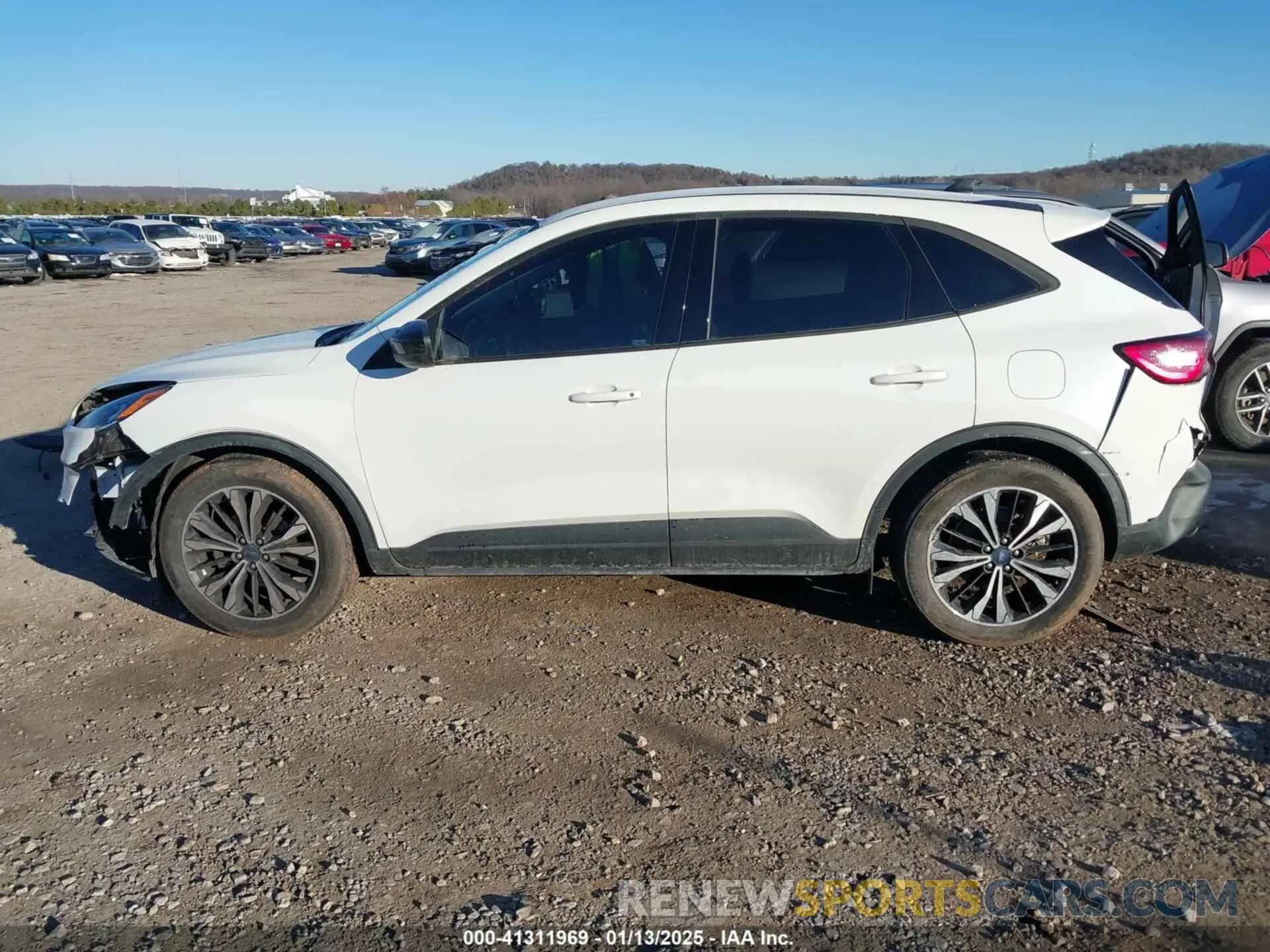 14 fotografías del automóvil dañado 1FMCU0G66NUB19761 FORD ESCAPE 2022