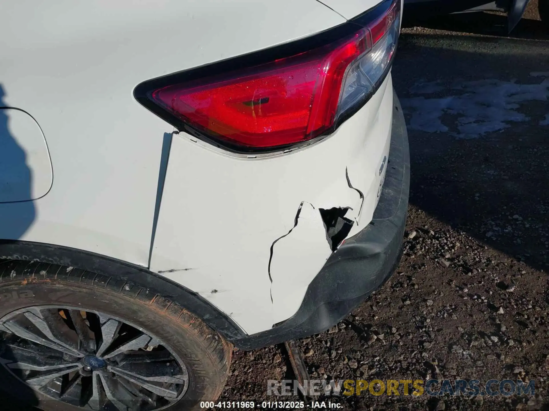 17 fotografías del automóvil dañado 1FMCU0G66NUB19761 FORD ESCAPE 2022