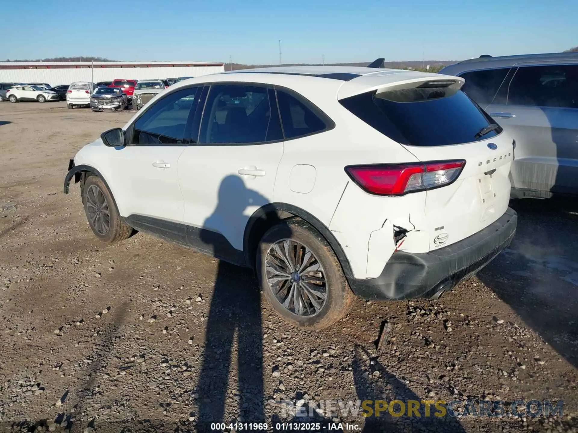 3 fotografías del automóvil dañado 1FMCU0G66NUB19761 FORD ESCAPE 2022